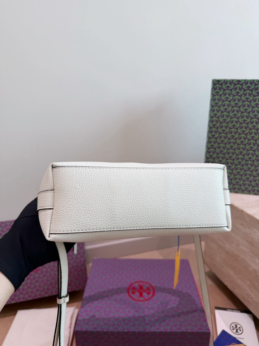 Comes with Toryburch gift box/lunch box package