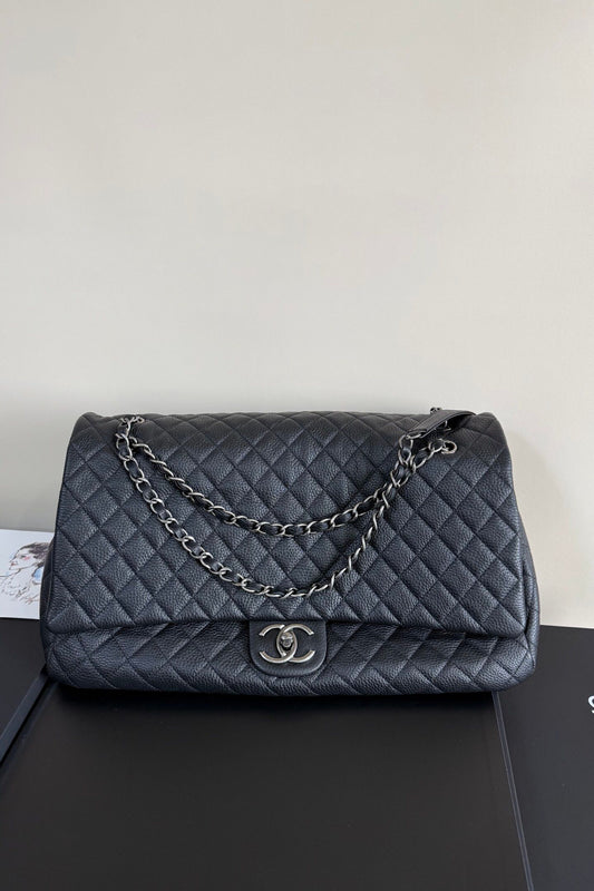 A91169 airline airport series XXL extra large chain clamshell bag, ready stock, super soft pebbled cowhide, distressed silver chain, pk market general goods, boarding bag, can be placed on the suitcase, Carry on.． .Hurry up and place your order. A must-ha