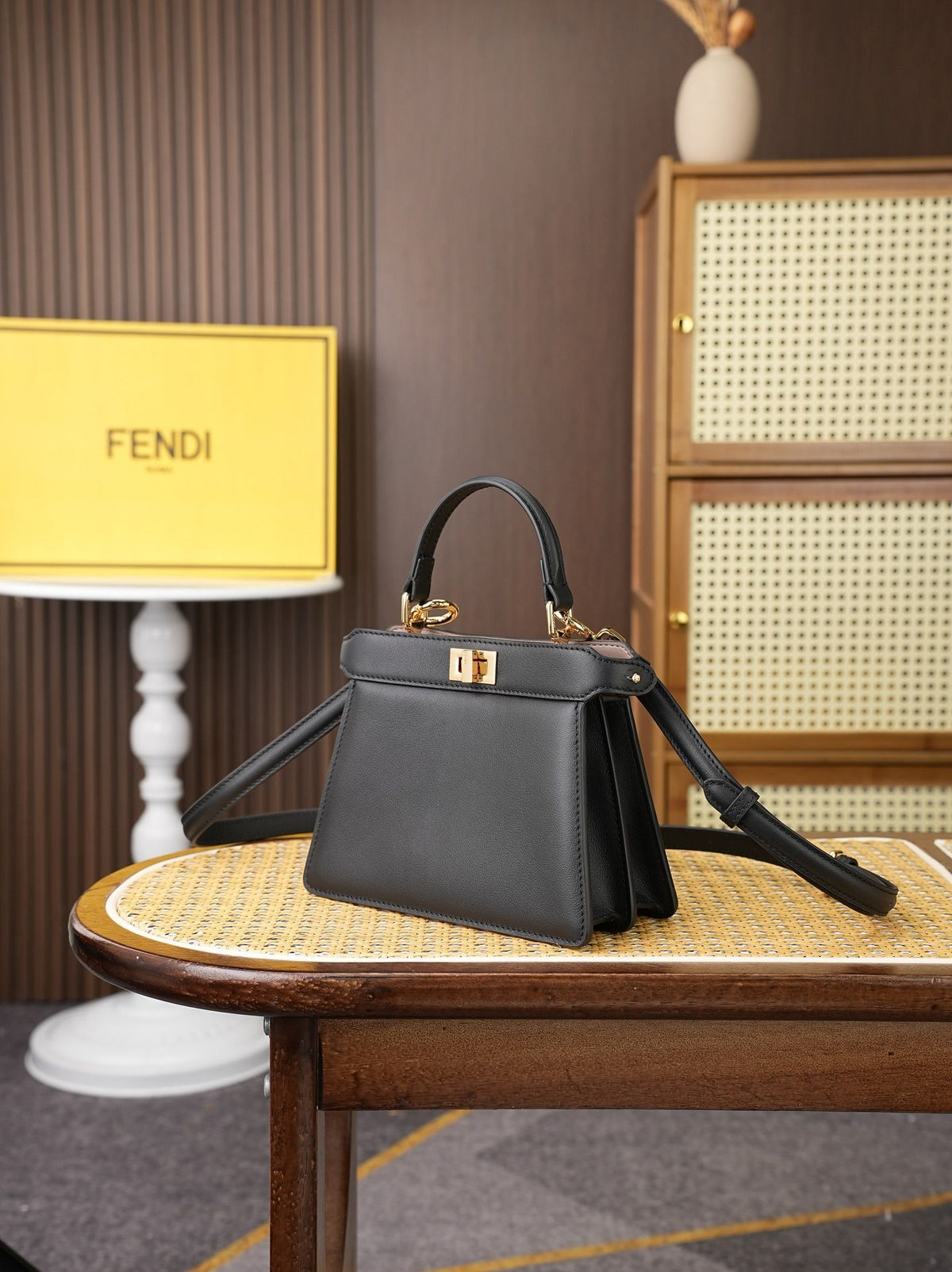 Model 8005, small size 20*11*15cm, FE ND1 "peekaboo I see u" handbag. Brand new "peekaboo I see u" is designed to showcase your unique side. The new style continues the classic trapezoidal silhouette and square twist lock design of the original "peekaboo"