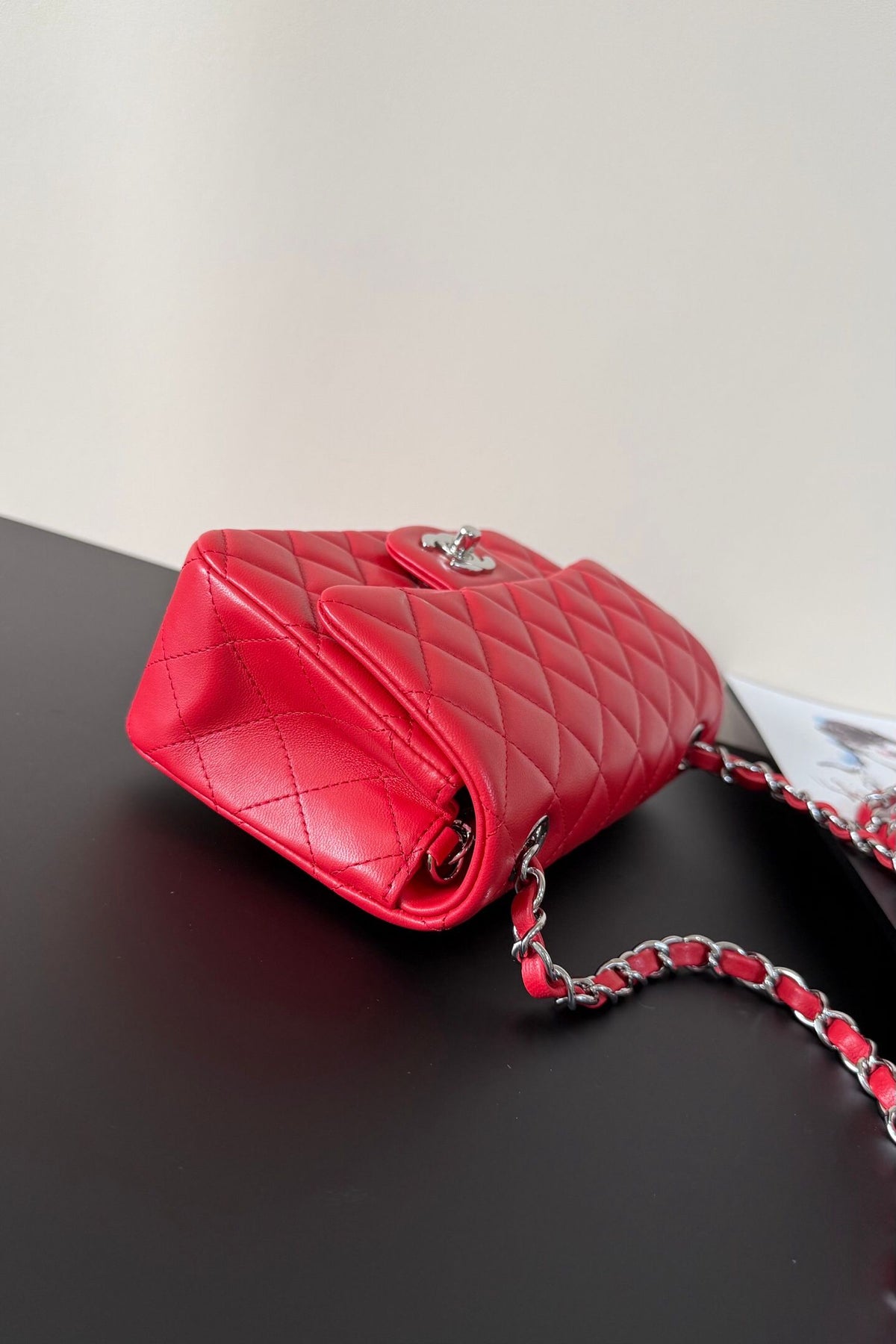 Upgraded version (full leather inside and outside) CF 20cm lambskin. Exclusive product in the market. Please see the pictures for leather details and workmanship. It is perfect. Welcome to compare. 116 red silver buckle.