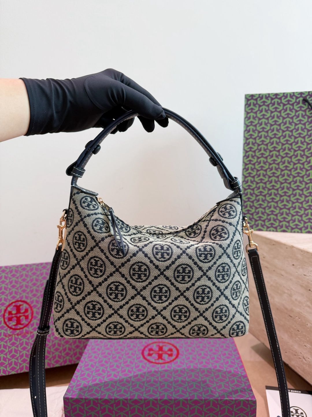 Comes with Toryburch gift box/presbyopia lunch box package