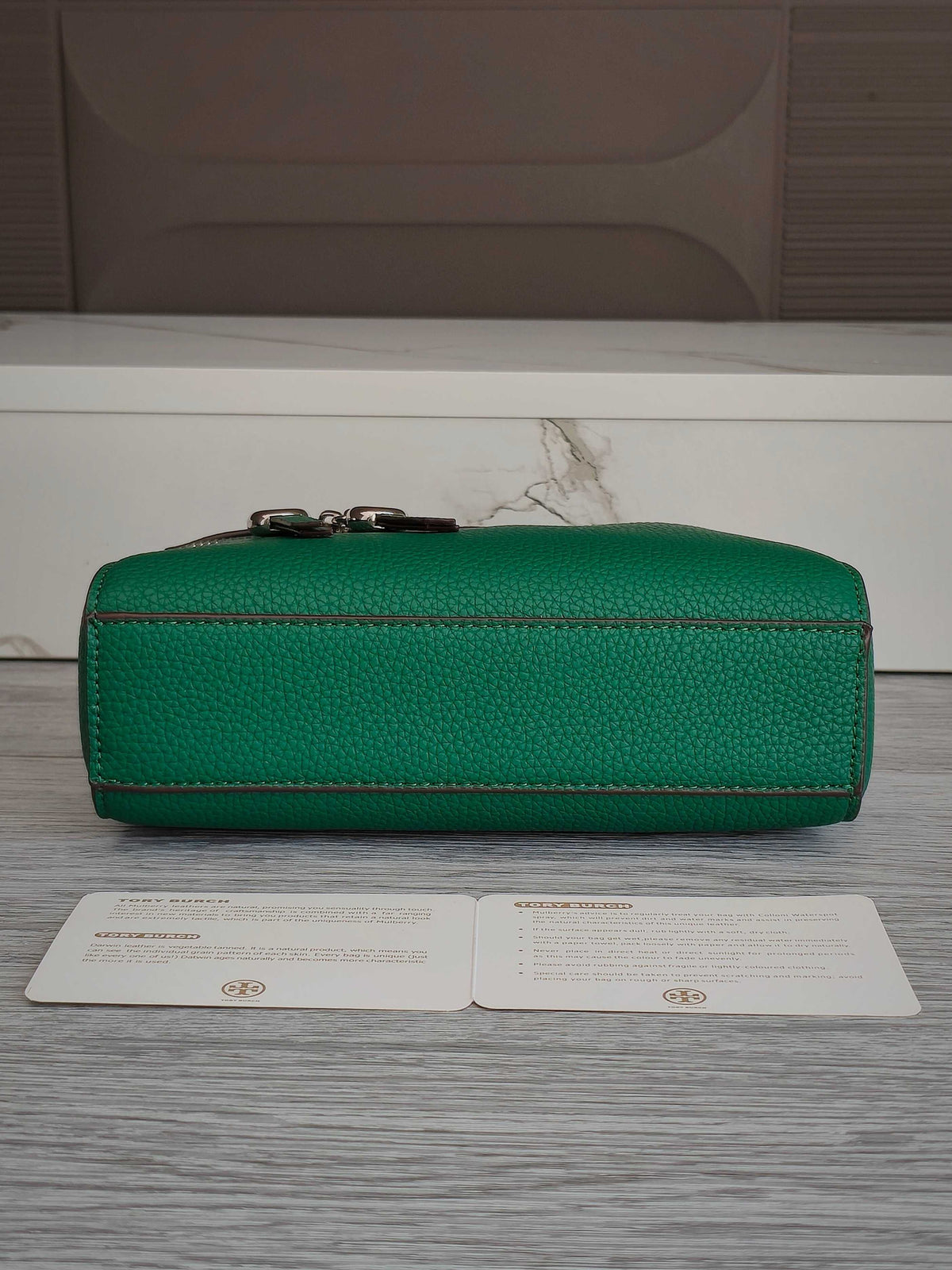 TB new Tory Burch lychee patterned cowhide box bag, cowhide makeup bag, single shoulder, single shoulder, crossbody, or handbag is both suitable