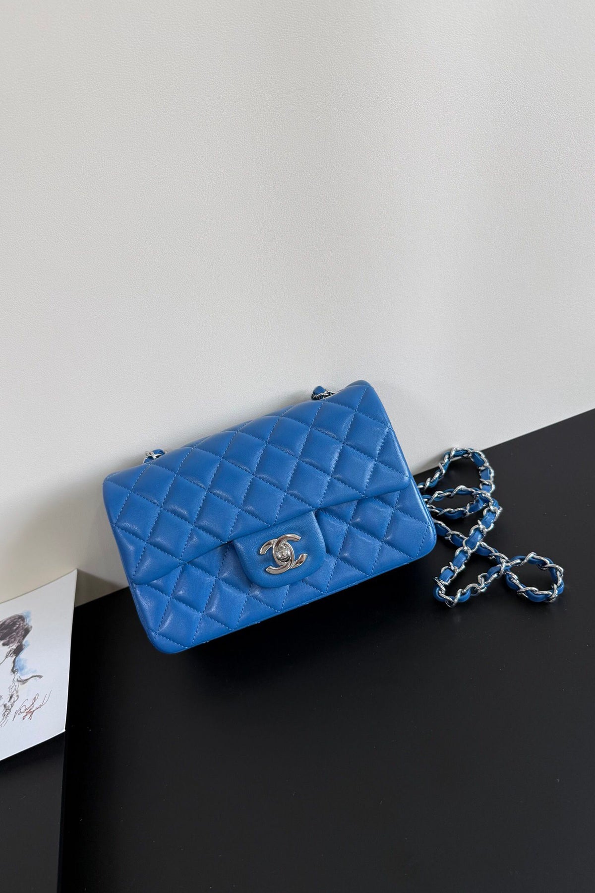 Upgraded version (full leather inside and outside) CF 20cm lambskin. Exclusive product on the market. Please see the pictures for leather details and workmanship. It is perfect. Welcome to compare. 116 electro-optical blue silver buckle.