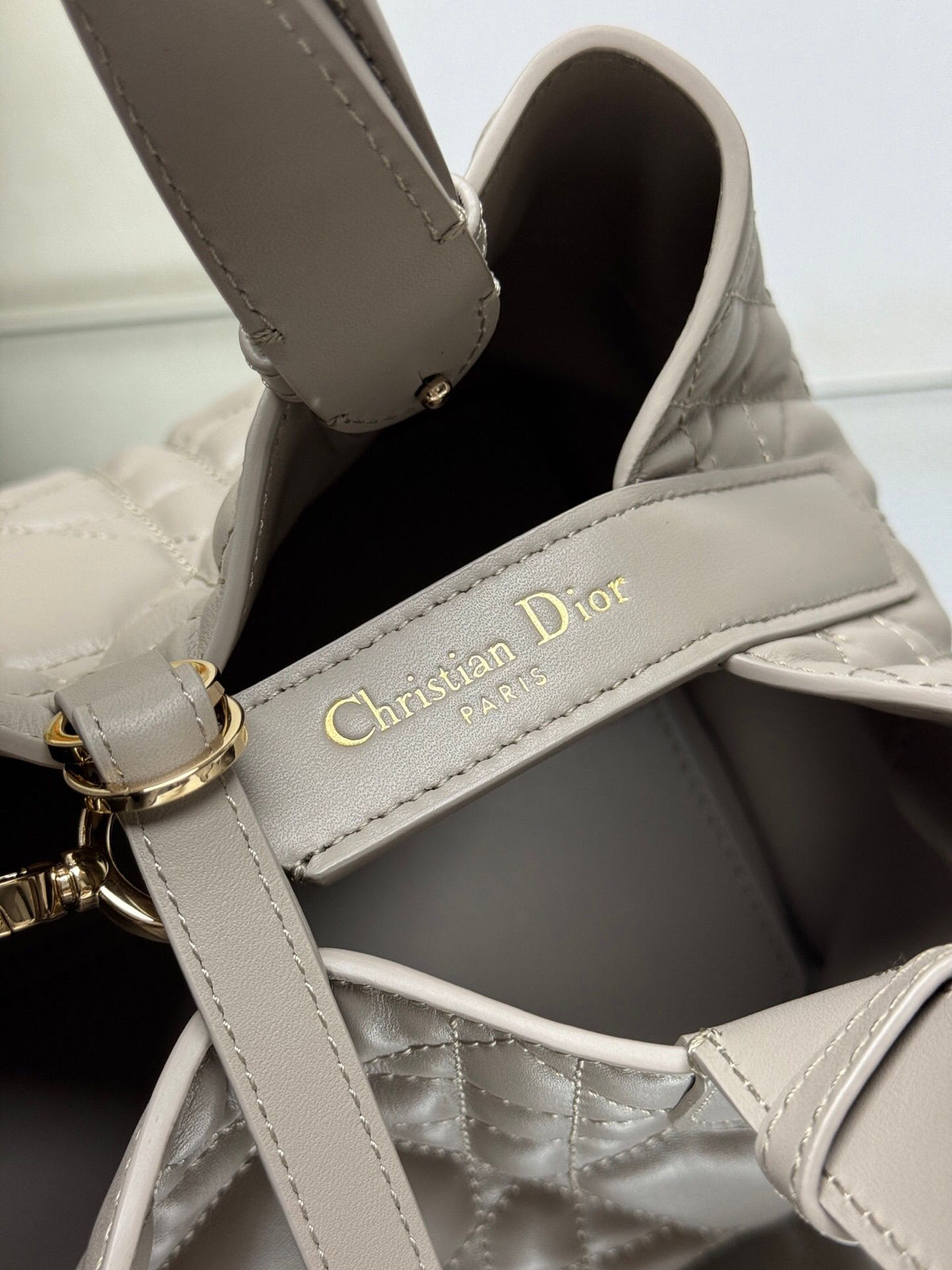 New Color TOUJOURS Handbag [New Color Gray Small]