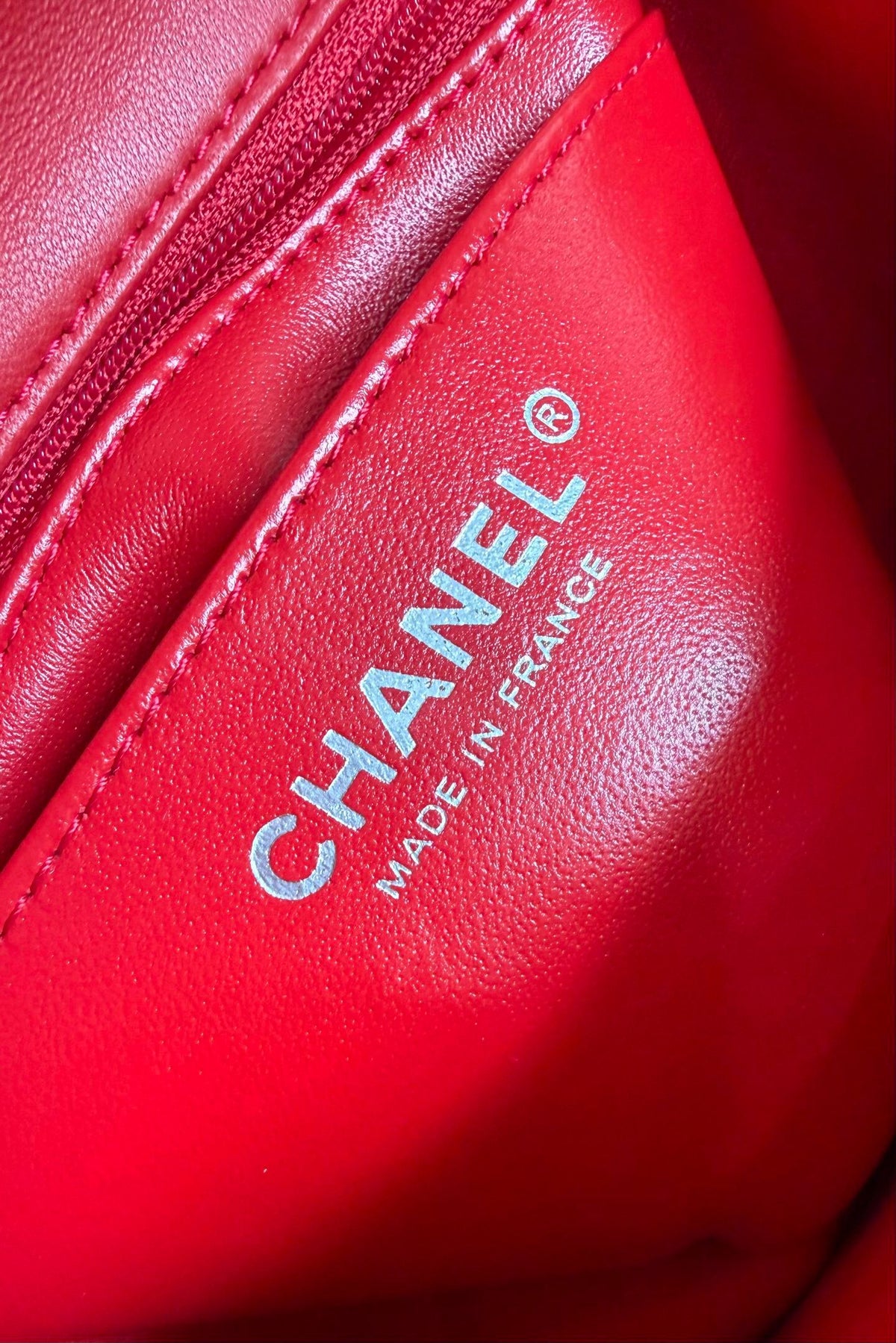 Big red silver buckle Classic Flap classic Cf square fat return is exquisite and durable, a timeless style that can be matched with anything