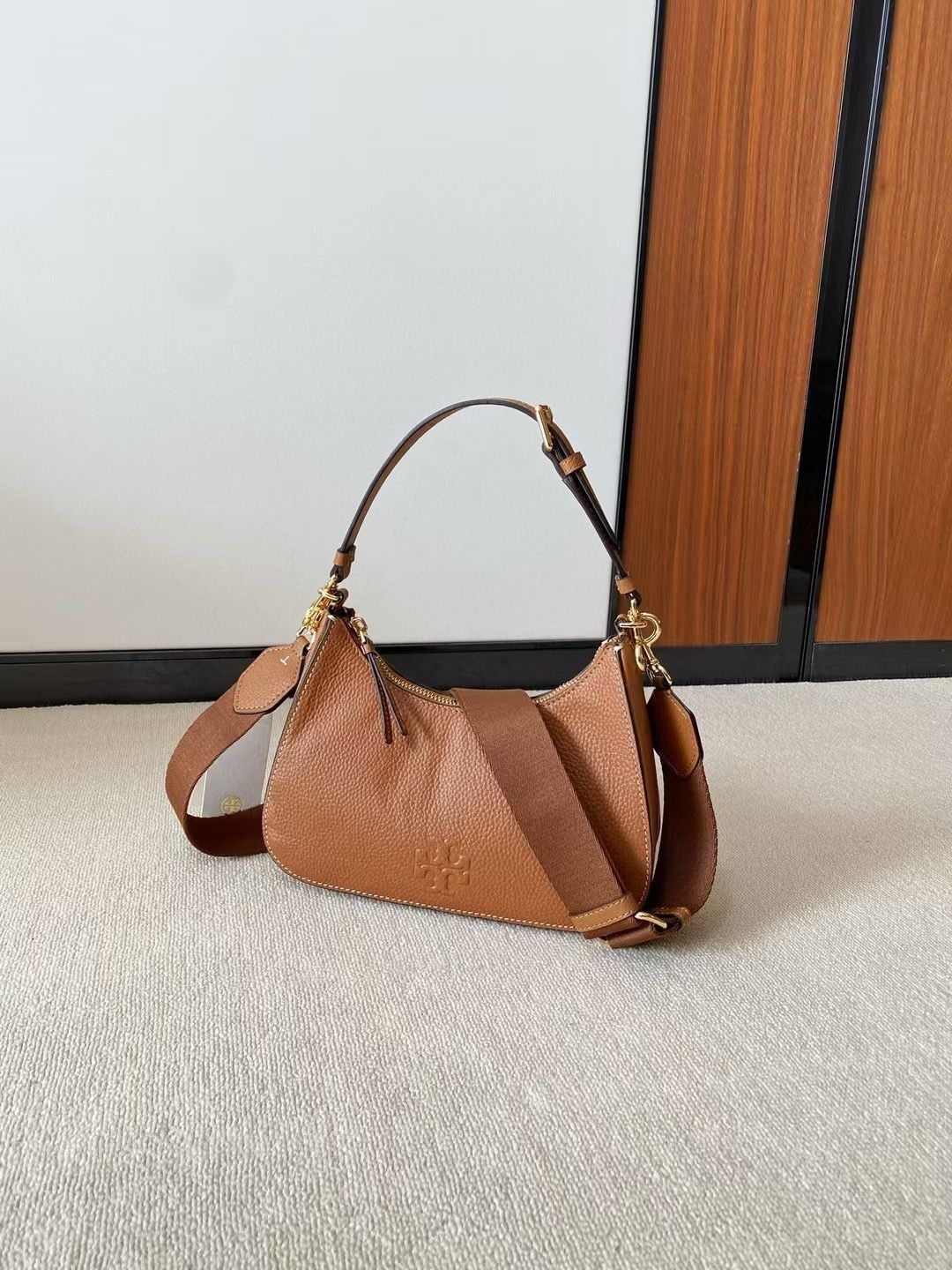Brown capacity, large lychee grain cowhide, delicate and high-end