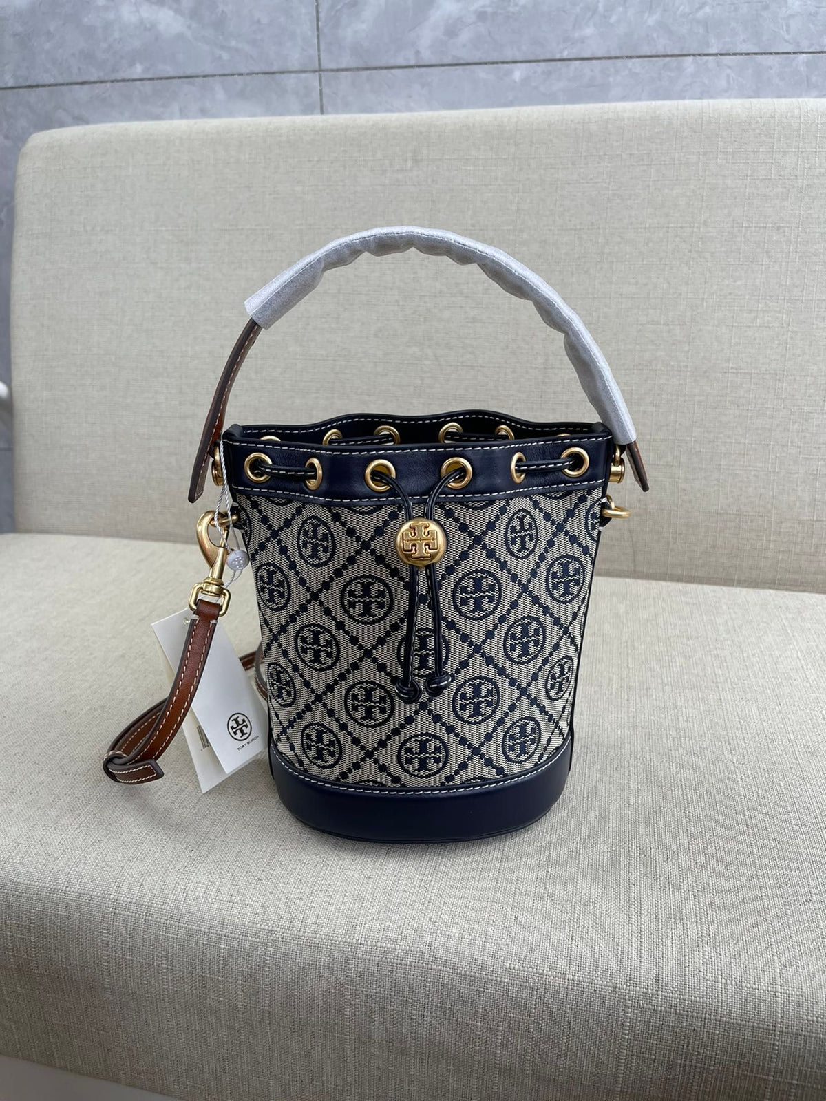 TORY BURCH TB Latest and Most Popular TMonogram Jacquard Drawstring Bucket Bag Logo Jacquard Double T Logo Women's Single Shoulder Crossbody Stray Bag Size: Length 16, Height 18.5, Width 11