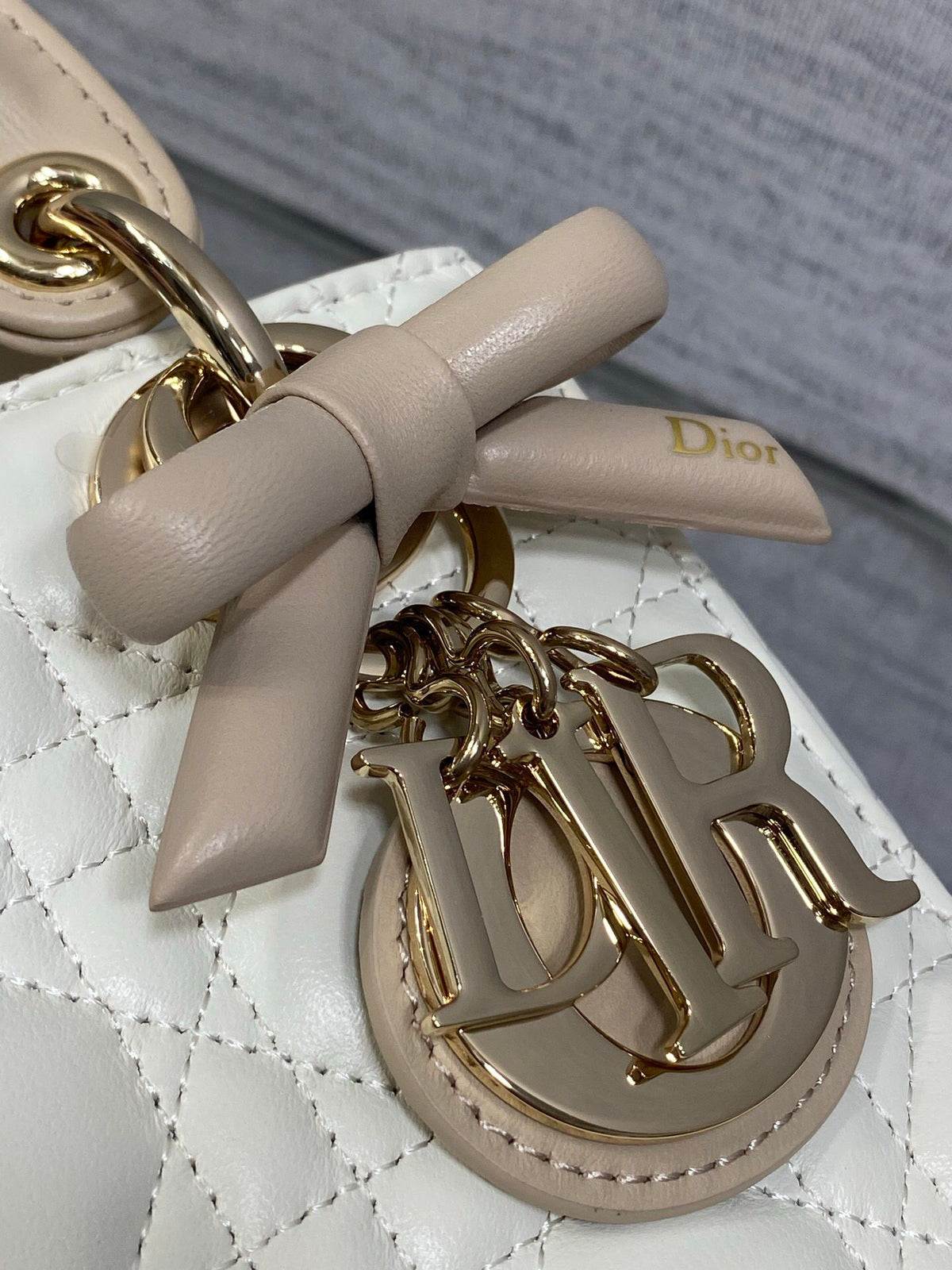 Classic Lady's latest bow-tie Princess Diana bag. A must-have three-compartment bag for everyone. Charming, elegant and full of aura. It is also full of femininity when carried cross-body. Classic fashion style. This beautiful bag is available on Instagra