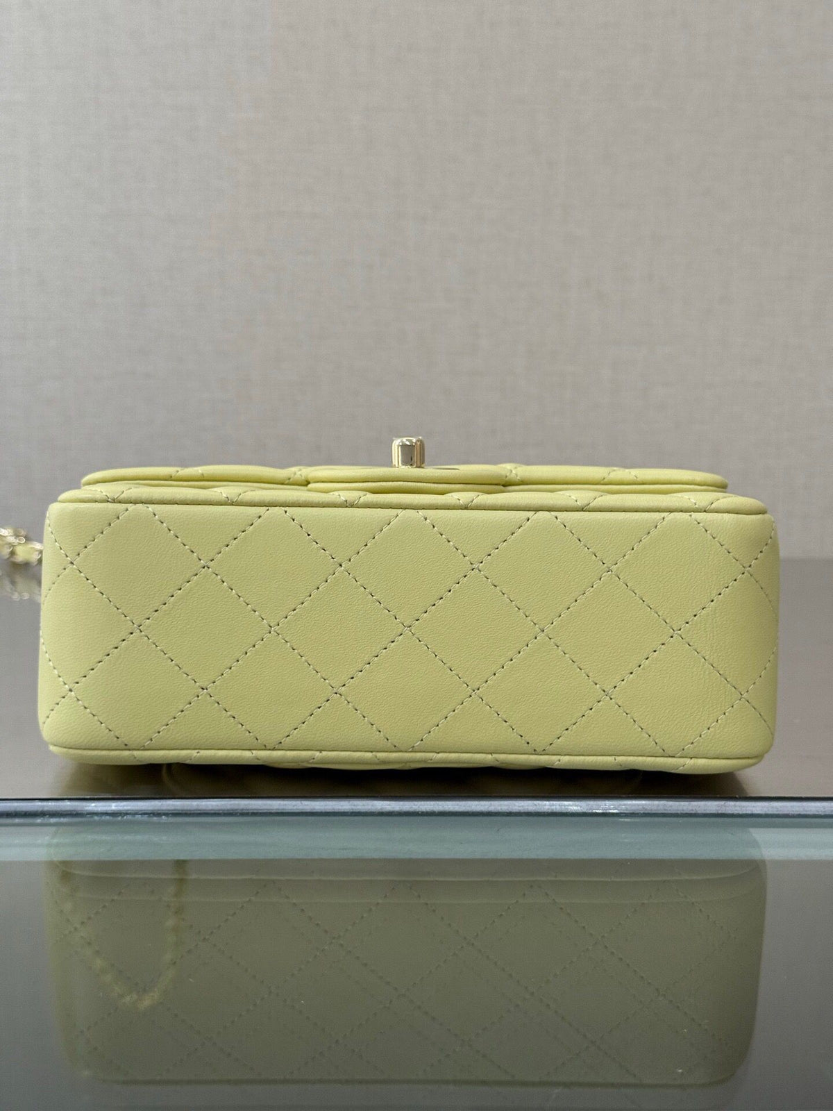 "Classic Flap" Classic Large Mini Bag Chicken Yellow Sheep