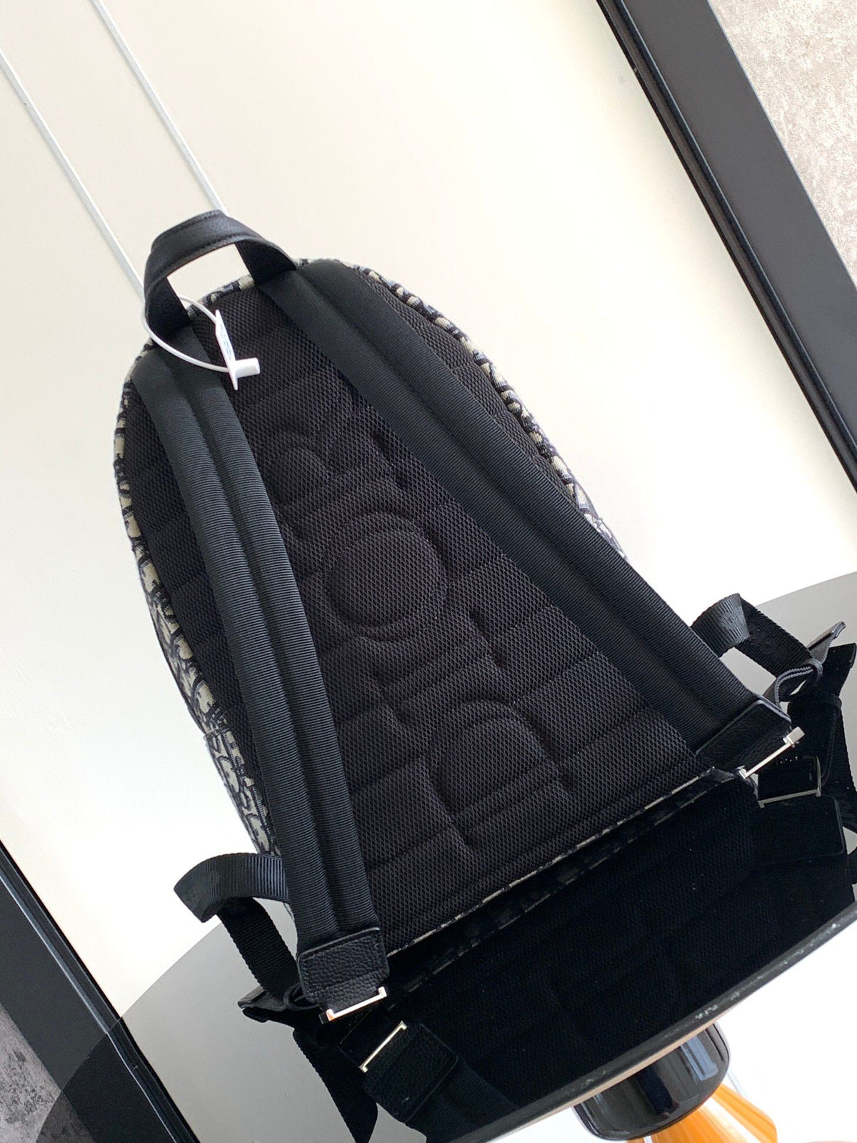 New version Small white steel lettering This Rider backpack has a simple silhouette. The classic collegiate style is full of energy. Inspired by the Dior men's collection, it is reinterpreted in beige and blue jacquard fabrics. Oblique print throughout