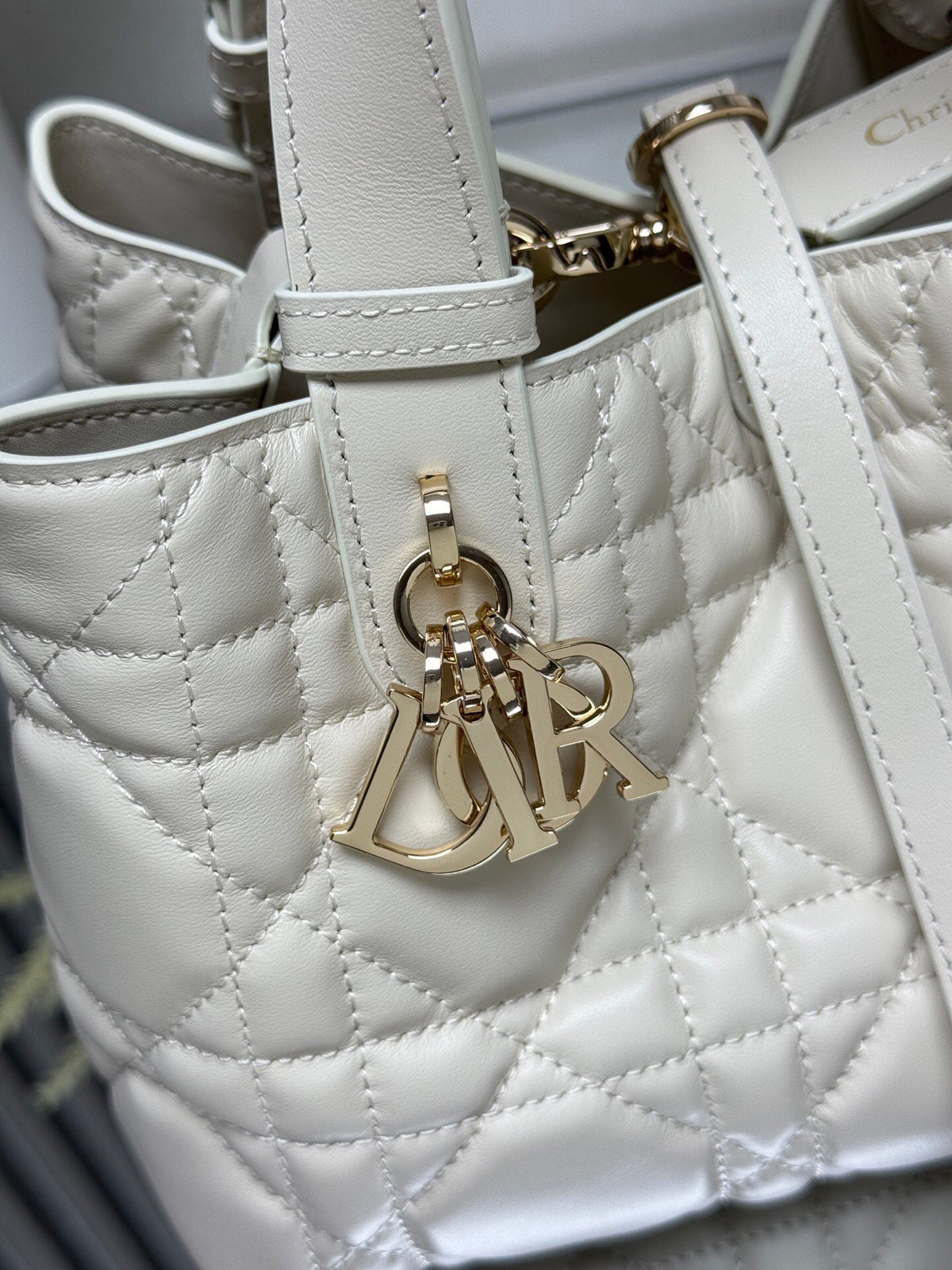 New Color TOUJOURS Handbag [New Color Chalk White Small]