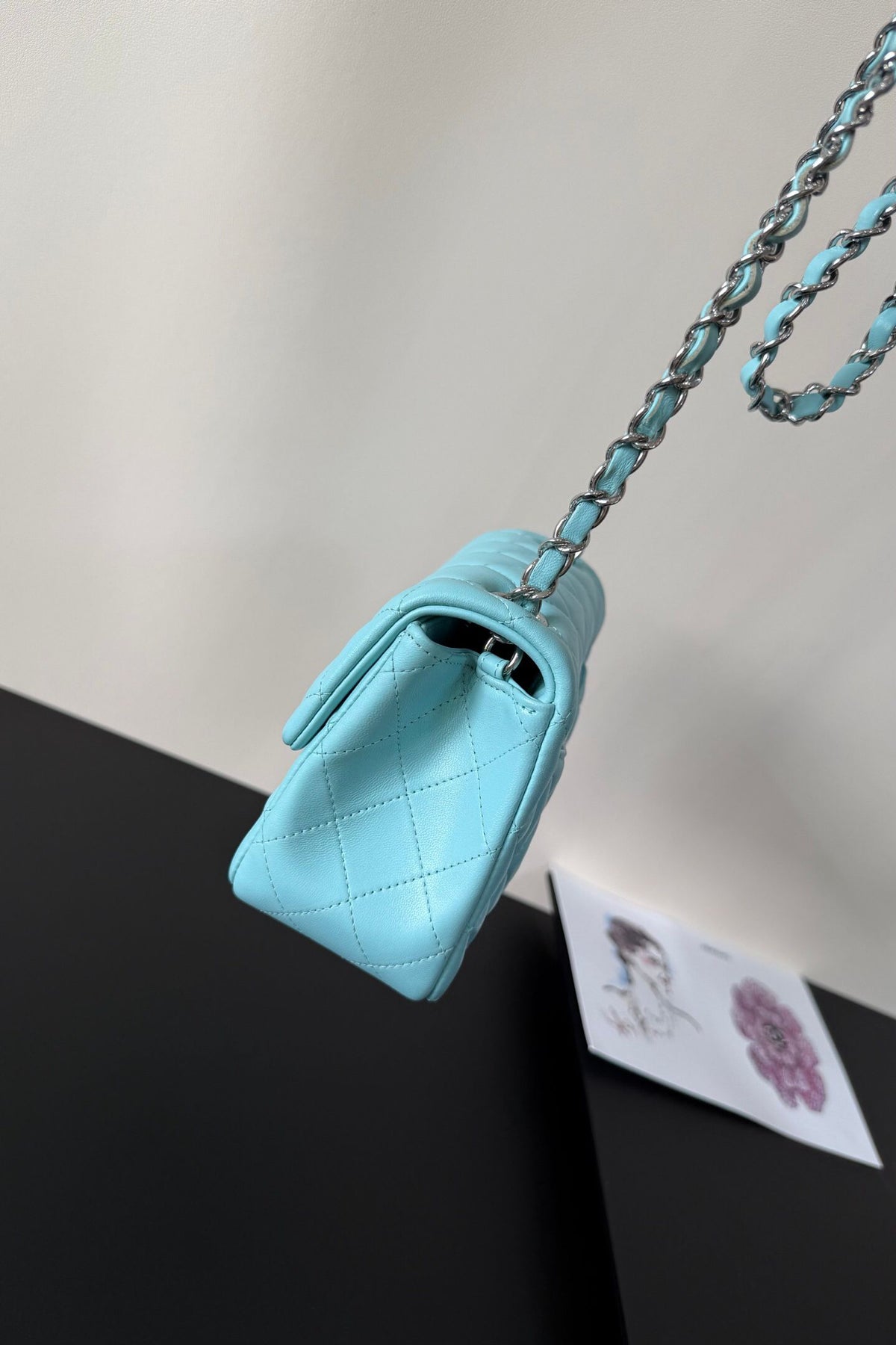 Tiffany Blue Silver Buckle Classic Flap Ten Thousand Years Classic Cf Square Fatty Return is exquisite and durable. A timeless style that can be matched with anything.