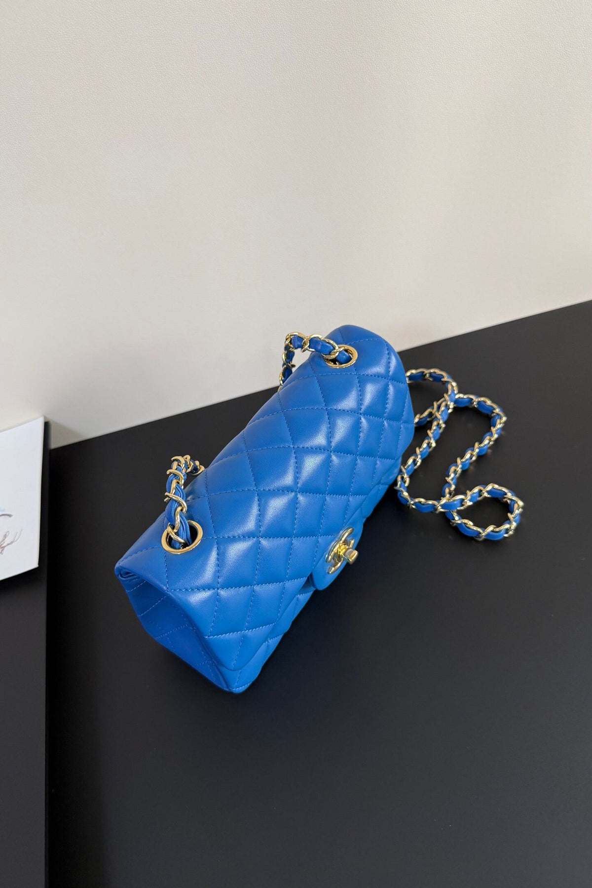 Upgraded version (full leather inside and outside) CF 20cm lambskin. Exclusive product on the market. Please see the pictures for leather details and workmanship. It is perfect. Welcome to compare. 116 electro-optical blue gold buckle.