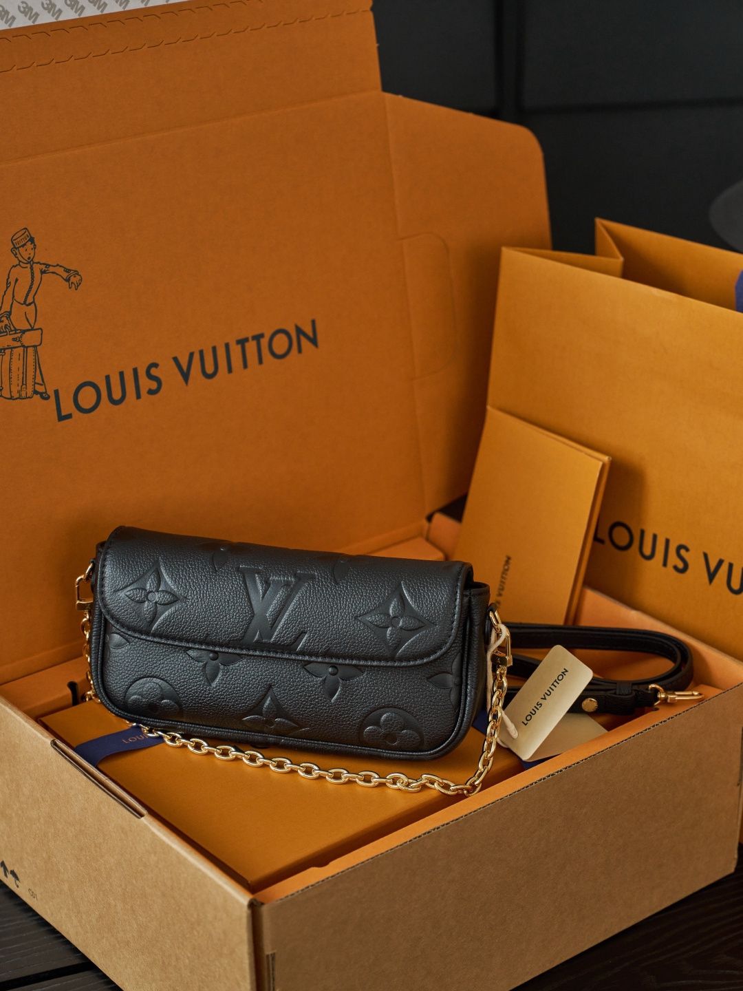 WALLET ON CHAIN IVY black calfskin handbag M82154 P1230 original calfskin full steel vacuum plated variable code chip version