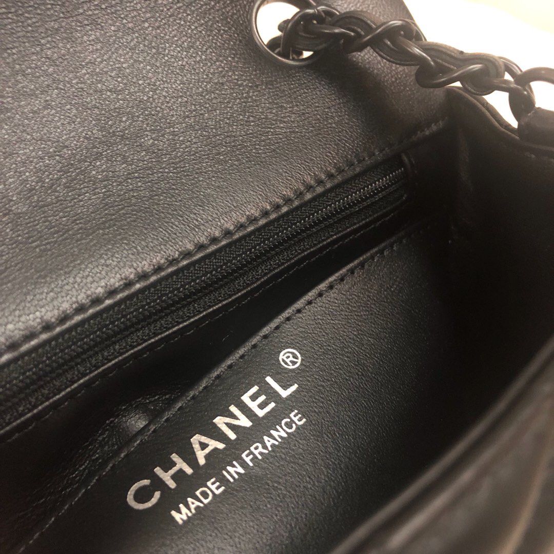 cm shipped, classic CF black gun hardware, classic full rhombus, imported sheepskin lining is also matching black lambskin, cool to the end, brand new upgraded version, super good leather, conscientious work, size 17cm p680