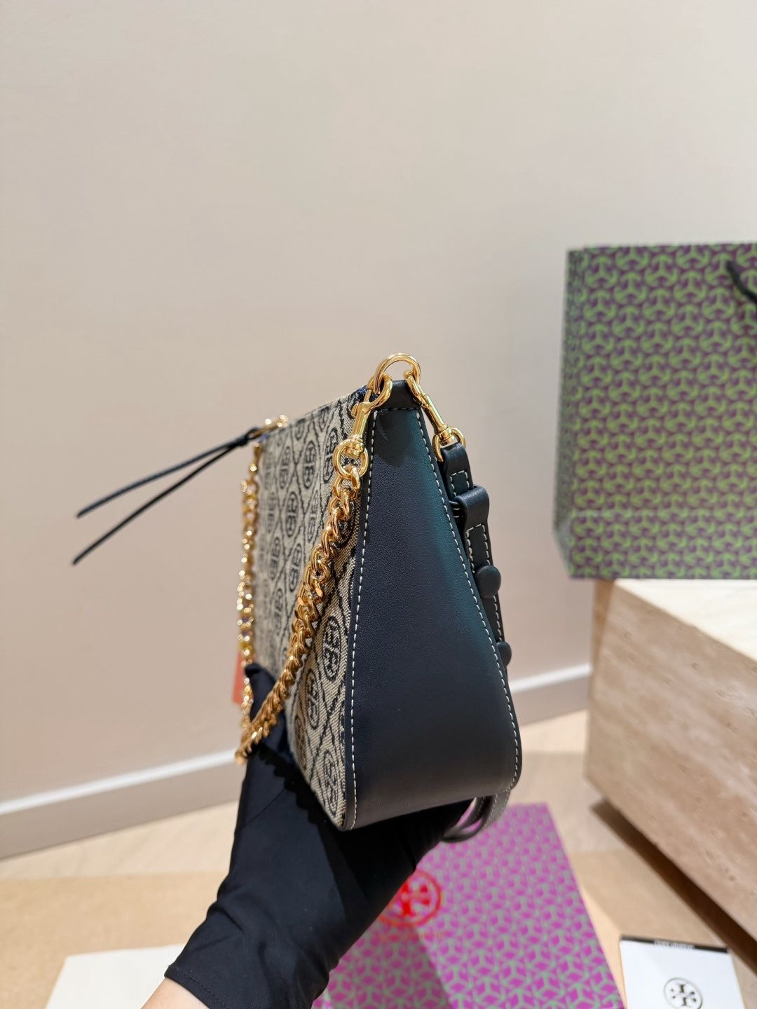 Tory Burch/Tory Burch Mahjong Bun is of moderate size Original order, custom made with origin label, imported fabric, super good texture and feel, durable and shiny hardware, non fading, single shoulder crossbody bag, fashionable and versatile, everything