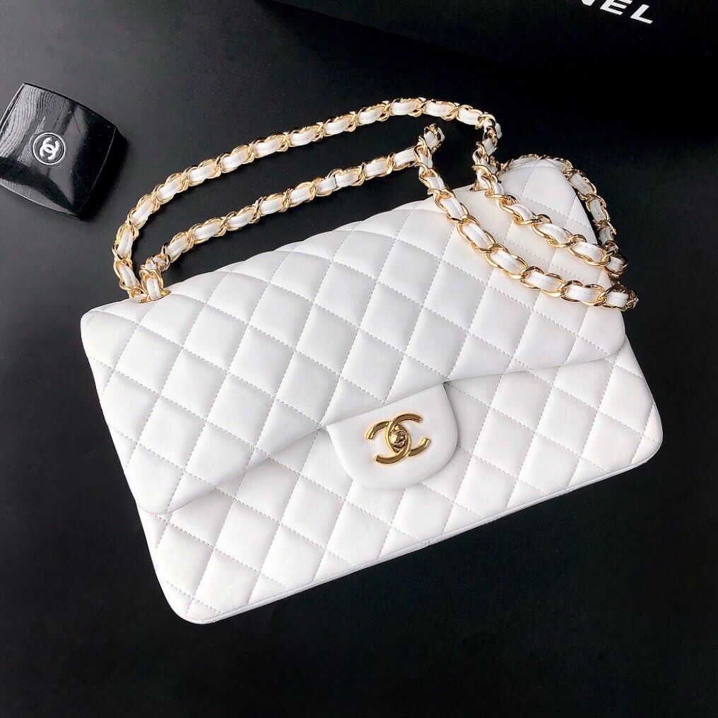 The latest upgraded version A1113, so beautiful that no one has friends CF, classic rhombus series, original lambskin small buckle version, professionally customized heavyweight hardware shoulder straps, hand-made wiring, lined leather, exquisite hot