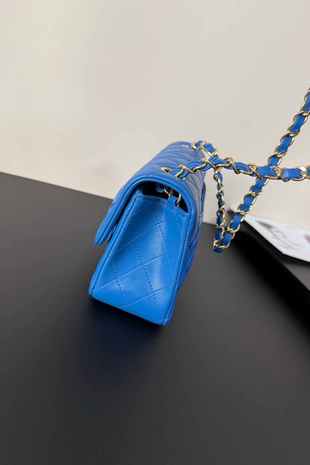 Upgraded version (full leather inside and outside) CF 20cm lambskin. Exclusive product on the market. Please see the pictures for leather details and workmanship. It is perfect. Welcome to compare. 116 electro-optical blue gold buckle.