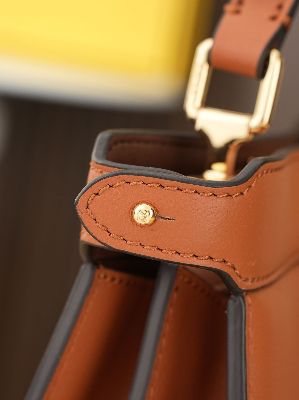 Model 8005 small size 201115cm FE ND1 peekaboo I see u handbag, brand new peekaboo I see u just to see your different side, new design continues the classic peekaboo trapezoidal contour and square twist lock design, with organ style design added to the
