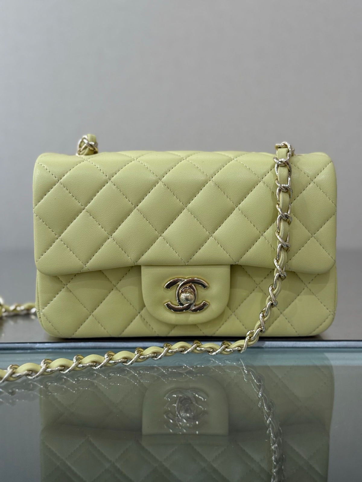 "Classic Flap" Classic Large Mini Bag Chicken Yellow Sheep