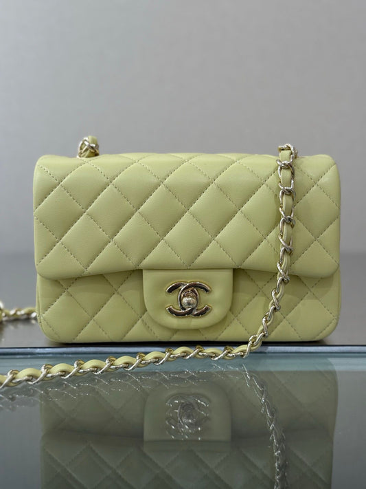 "Classic Flap" Classic Large Mini Bag Chicken Yellow Sheep