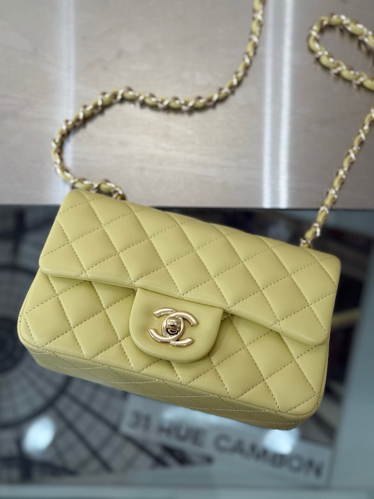 "Classic Flap" Classic Large Mini Bag Chicken Yellow Sheep