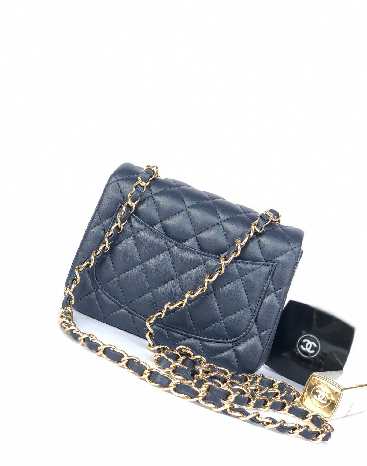 Fang Fatzi Mini 17cm CF has a very feminine elegance and inherits classics. It is listed as the historical sales champion and is an indispensable piece in every pink fan’s wardrobe. 17cm650 Sheepskin