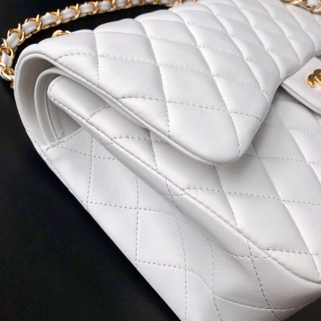 The latest upgraded version A1113, so beautiful that no one has friends CF, classic rhombus series, original lambskin small buckle version, professionally customized heavyweight hardware shoulder straps, hand-made wiring, lined leather, exquisite hot