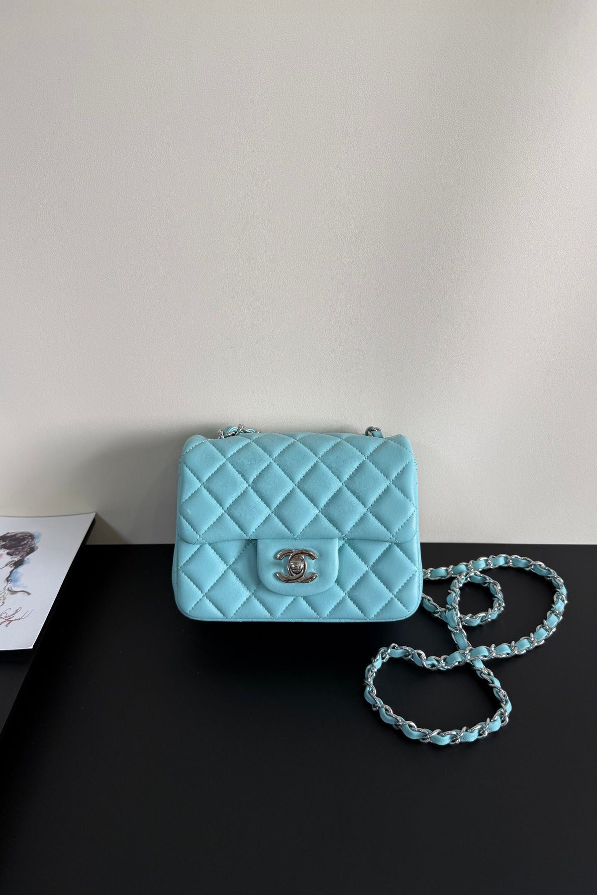 Tiffany Blue Silver Buckle Classic Flap Ten Thousand Years Classic Cf Square Fatty Return is exquisite and durable. A timeless style that can be matched with anything.