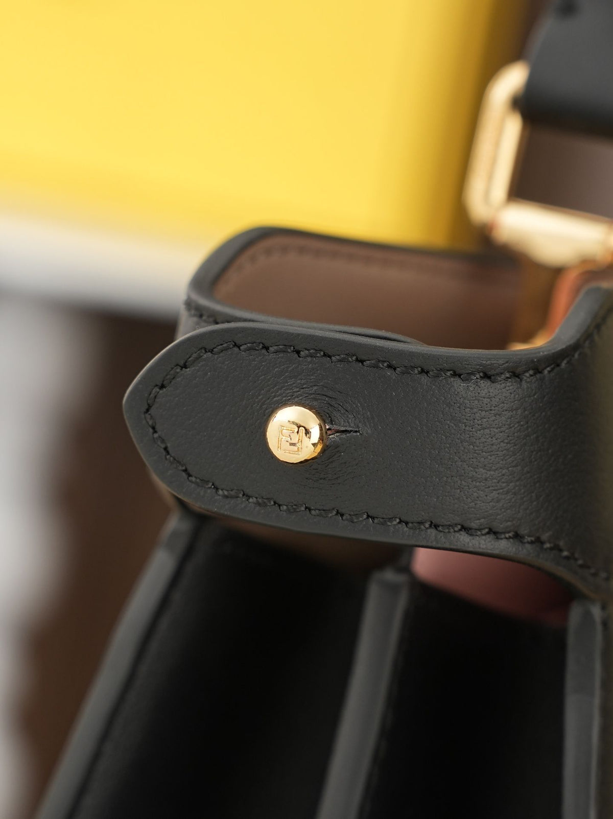 In Model 8005, the dimensions are 27x21x9.5cm