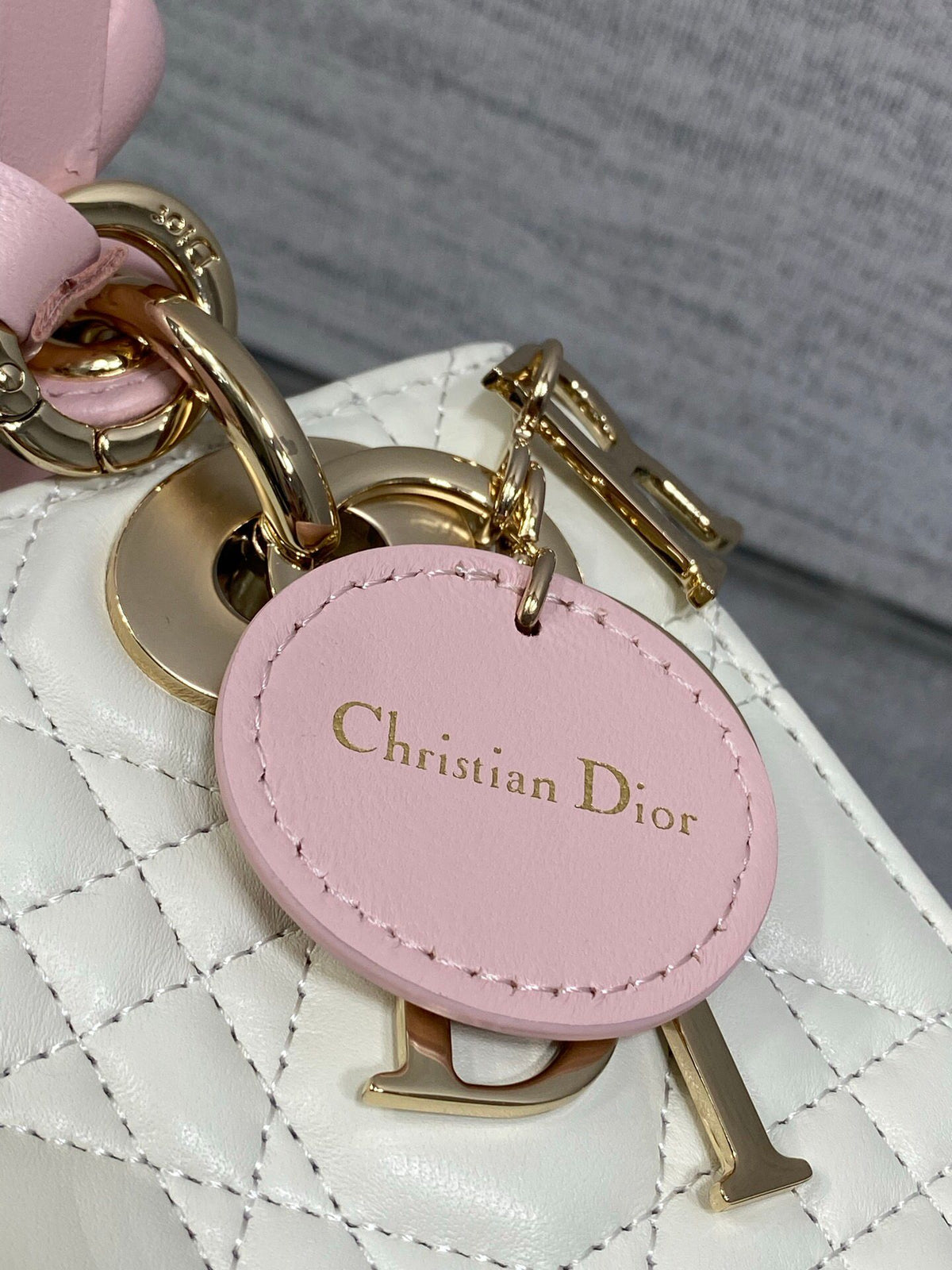 Classic Lady's latest bow-tie Princess Diana bag. A must-have three-compartment bag for everyone. Charming, elegant and full of aura. It is also full of femininity when carried cross-body. Classic fashion style. This beautiful bag is available on Instagra