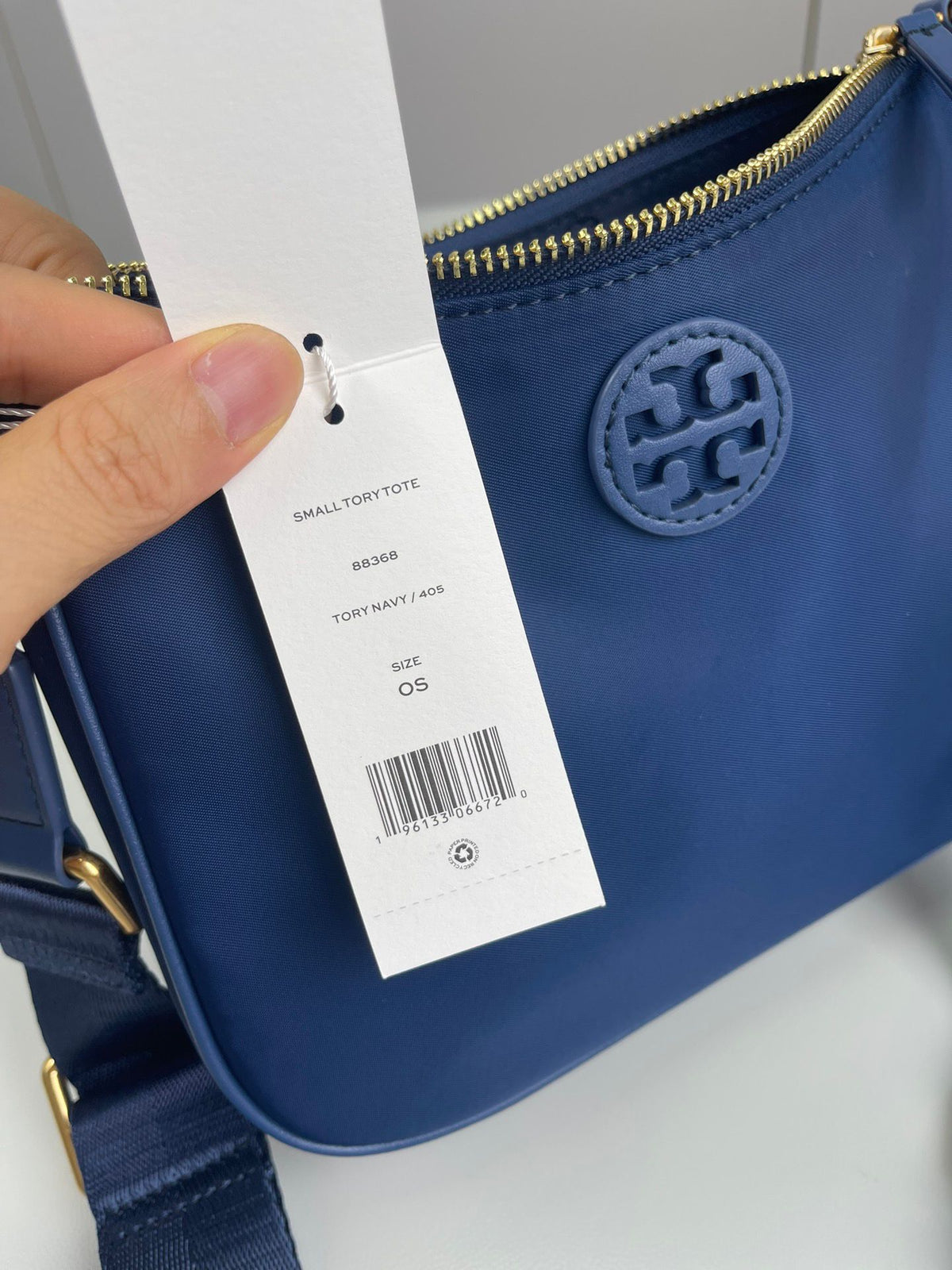 Number H042: New Torybunch Nylon Stray Bag, a super popular crossbody bag that looks perfect at a glance. The same Prada style TB new webminlhobo crossbody bag is made of waterproof nylon material, with a super lightweight body and wide shoulder straps