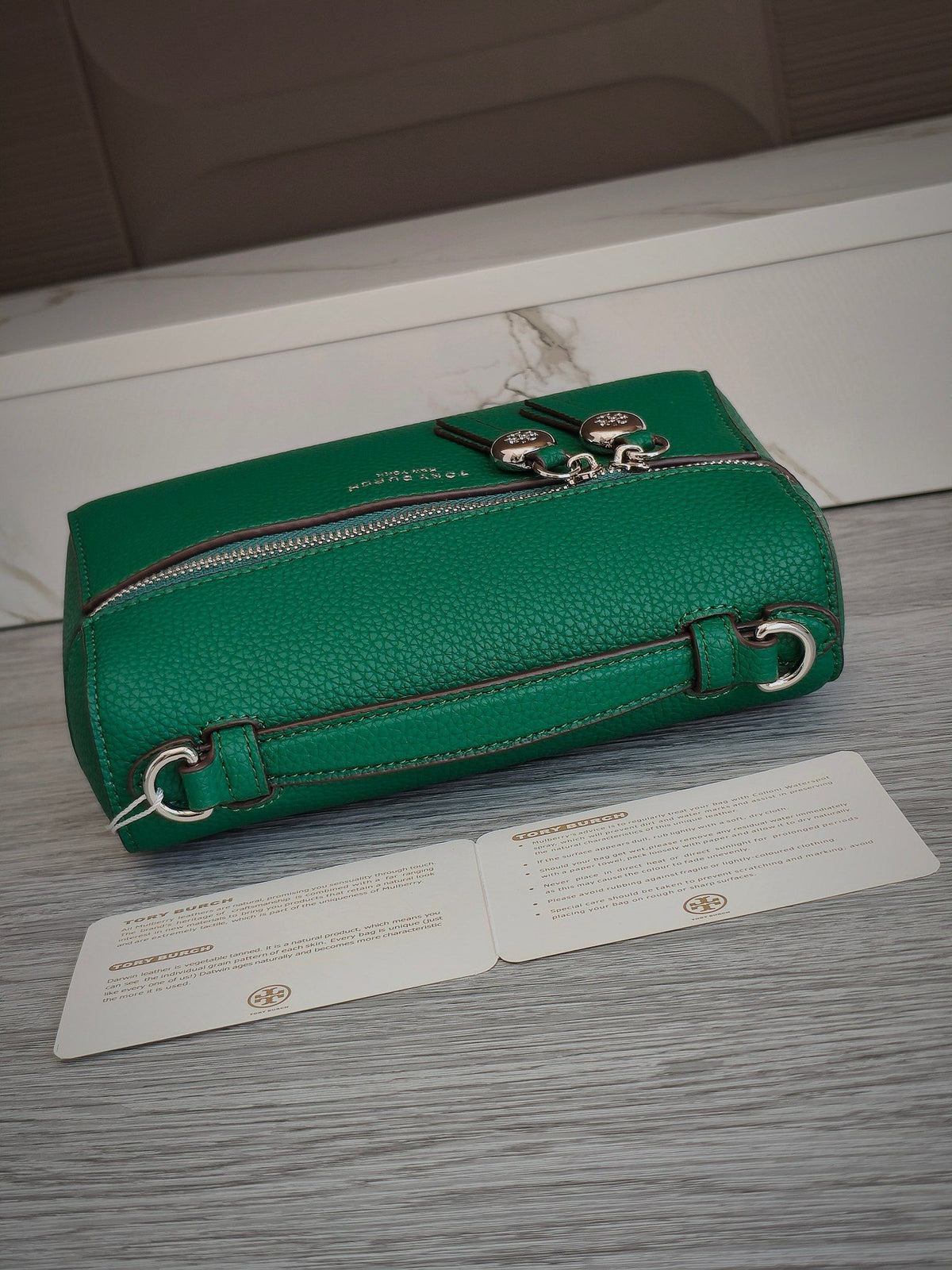 TB new Tory Burch lychee patterned cowhide box bag, cowhide makeup bag, single shoulder, single shoulder, crossbody, or handbag is both suitable