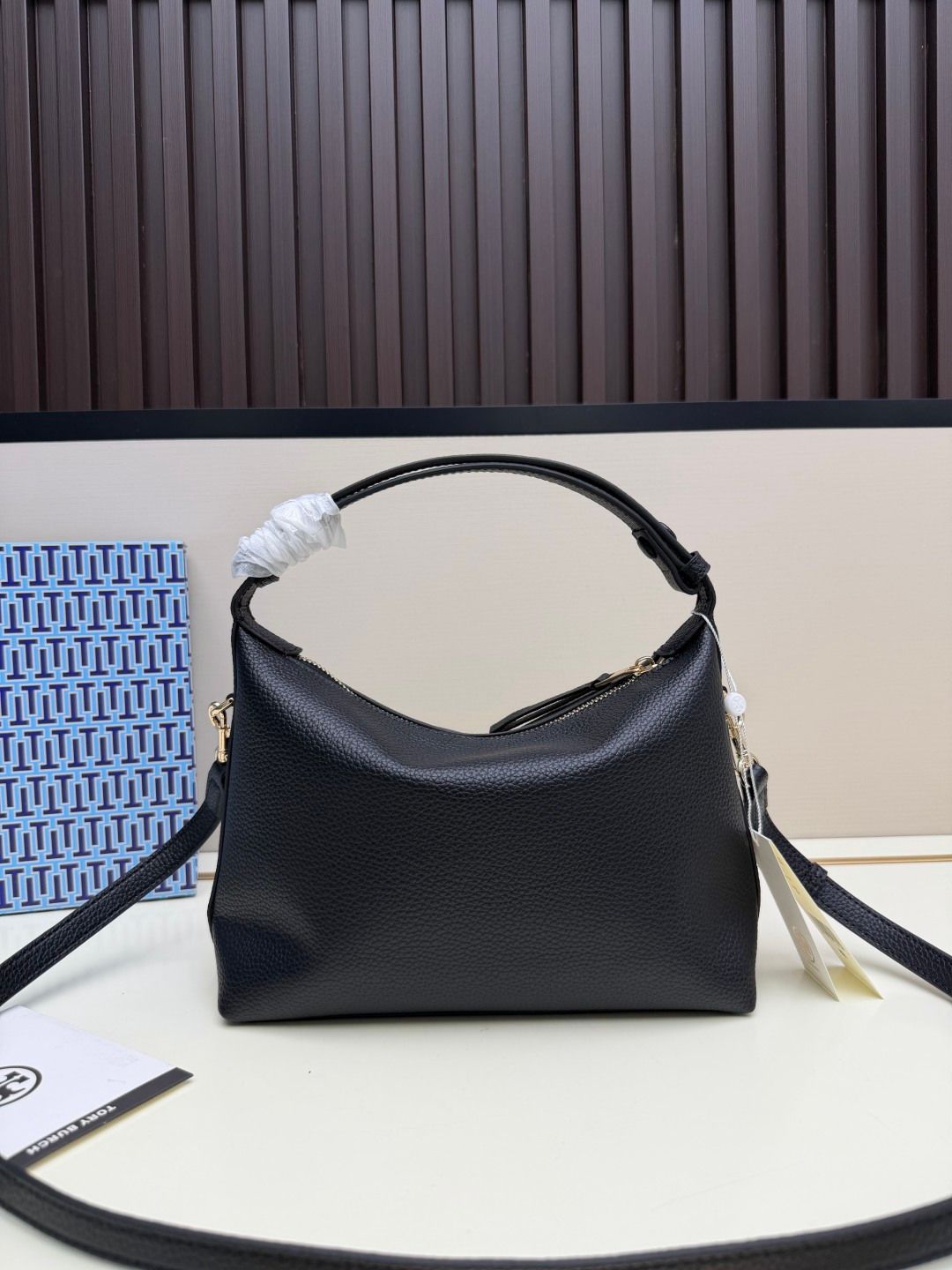 New small-sized floral TB commuting bag for spring and summer fashion show, popular selection of top layer cowhide, lychee patterned cowhide dumpling bag, lunch box bag, box bag, portable single room armpit bag, crossbody bag