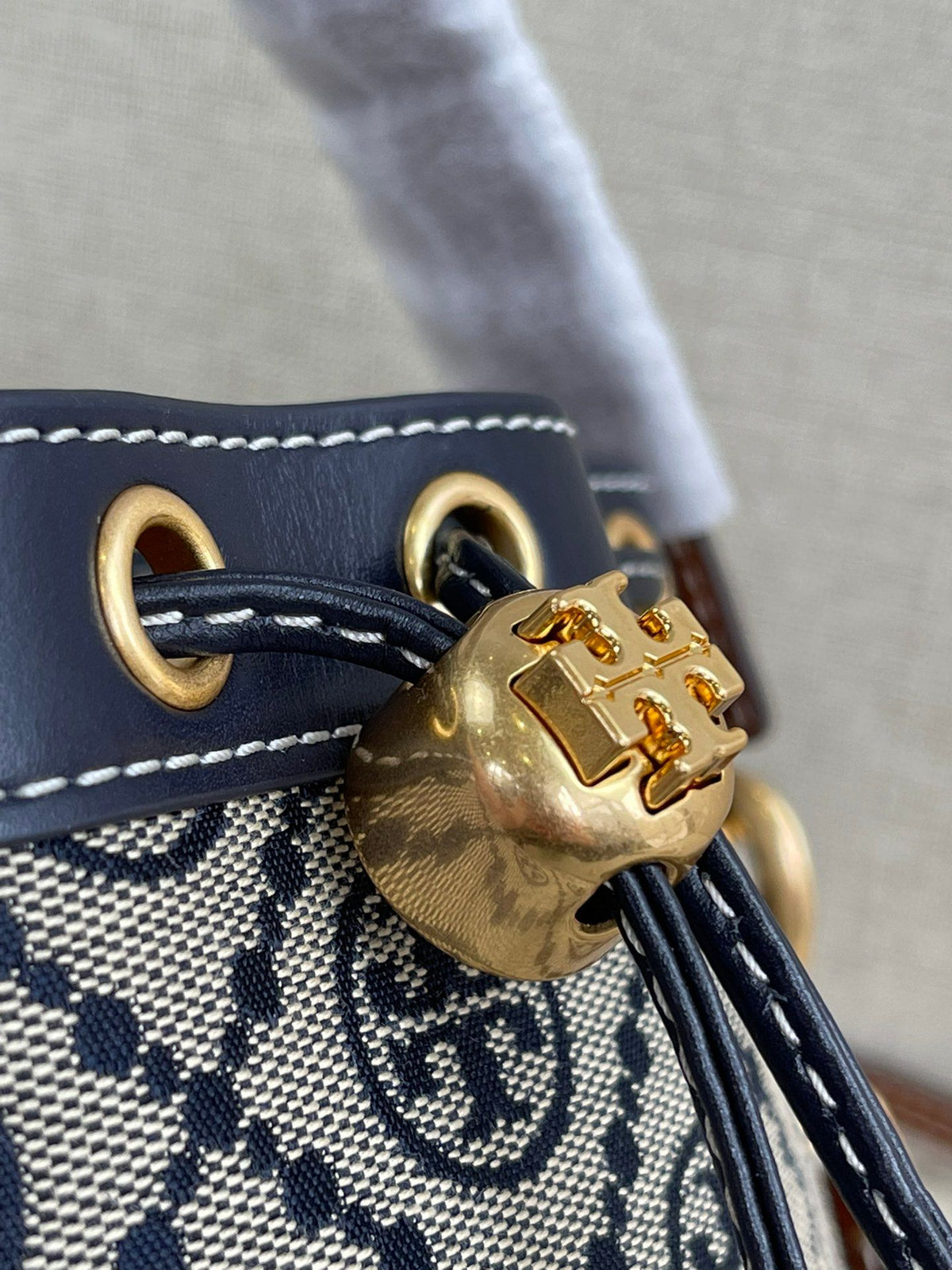 TORY BURCH TB Latest and Most Popular TMonogram Jacquard Drawstring Bucket Bag Logo Jacquard Double T Logo Women's Single Shoulder Crossbody Stray Bag Size: Length 16, Height 18.5, Width 11