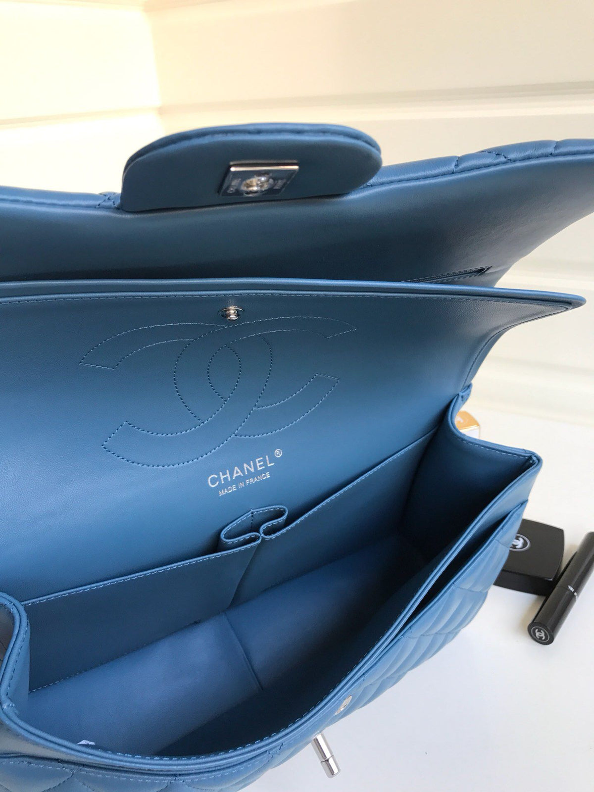 Upgraded version A1113 is too beautiful to have friends CF Classic diamond series Original lambskin small buckle version Professionally customized heavyweight hardware shoulder straps Handmade wiring Matching with same color lining Exquisite hot stamping