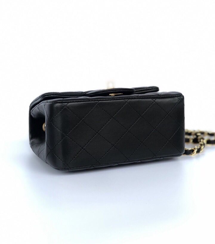 Fatty Fang Mini 17cm CF has a very feminine elegance, inherits the classics, is listed as the historical sales champion, and is an indispensable item in every pink fan’s wardrobe. 17cmp650 sheepskin