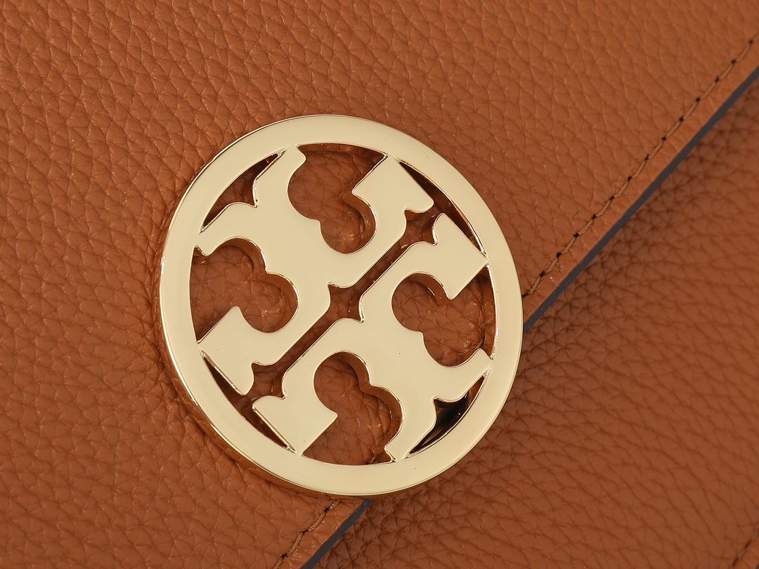 Original order quality, new product attention to details guarantee genuine leather TORY BURCH, Tang Libaiqi's new Miller organ bag! Crafted with lychee patterned cowhide and adorned with iconic shiny gold double tlogo, the adjustable length leather should