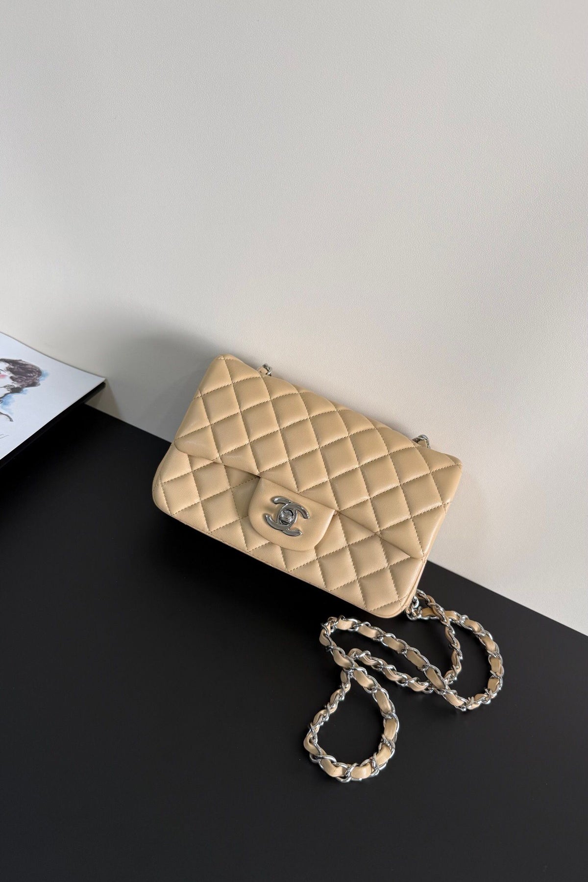 Upgraded version (full leather inside and outside) CF 20cm lambskin. Exclusive good product on the market. Please see the pictures for leather details and workmanship. It is perfect. Welcome to compare. 116 apricot silver buckle.