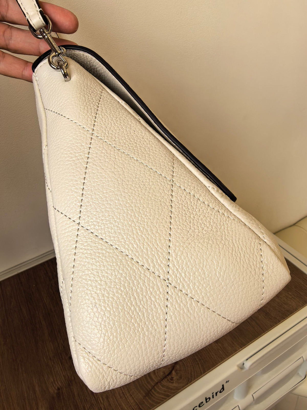 Title: 1520 Large TORY BURCH | Milk White Charlie Quilted Shoulder Collection Milk White Charlie Bag Selection Guide Here Comes the Large Super Energy Pack Commuter Stopper Short Apprentice OK Medium Size Suitable for Daily Street Style Super Atmosphere