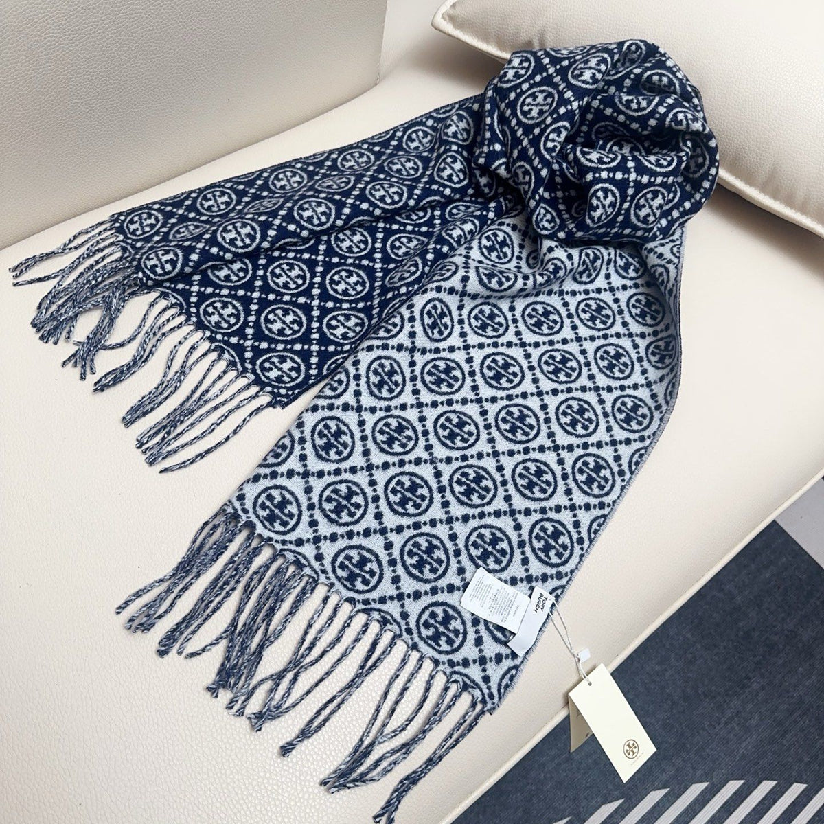 TORY BURCH.TB new double-sided scarf navy blue