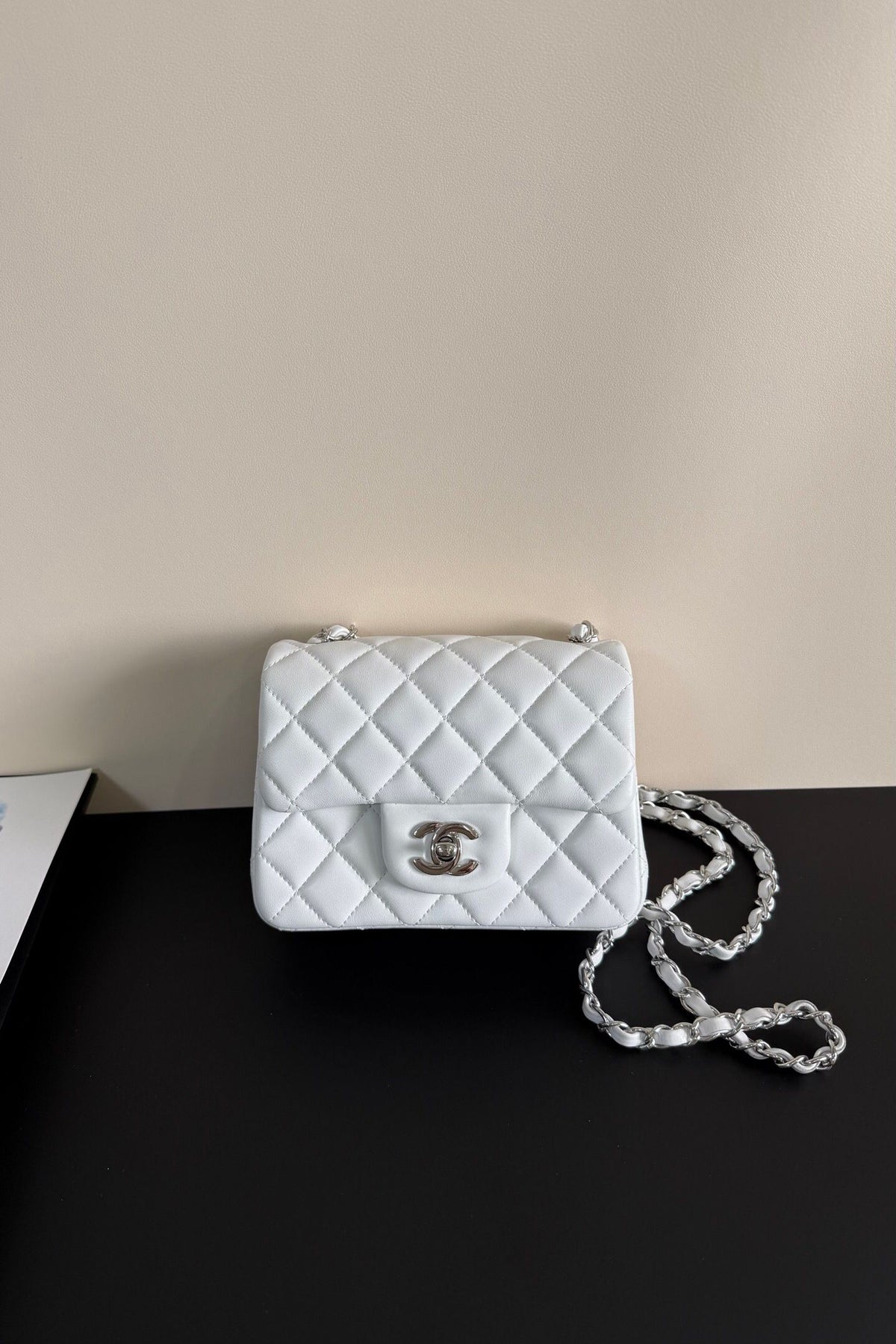 White silver buckle Classic Flap classic Cf square fat return is exquisite and durable, a timeless style that can be matched with anything