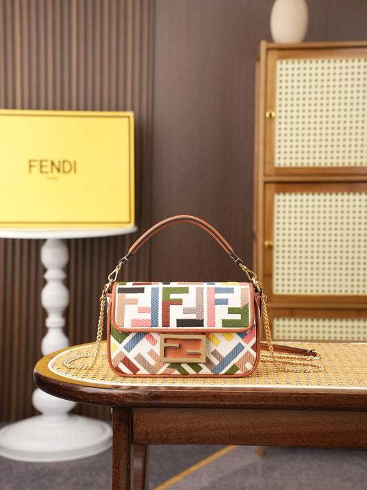 Model 6004, small size 20cm, FENDI's popular classic Baguette, crafted from high-quality canvas material, features double FF three-dimensional embroidery throughout the entire bag, creating an unparalleled texture. It comes with a detachable shoulder