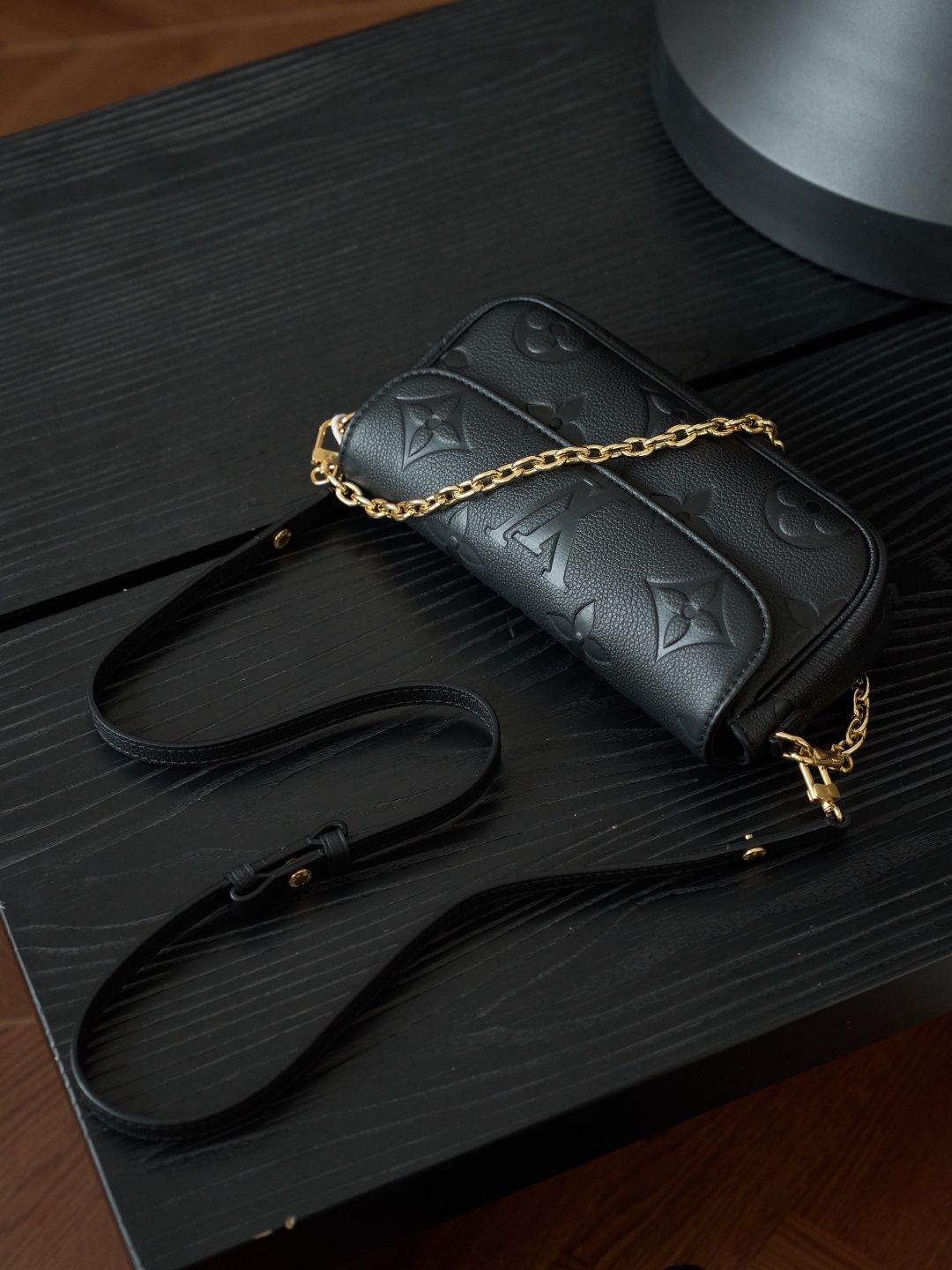 WALLET ON CHAIN IVY black calfskin handbag M82154 P1230 original calfskin full steel vacuum plated variable code chip version