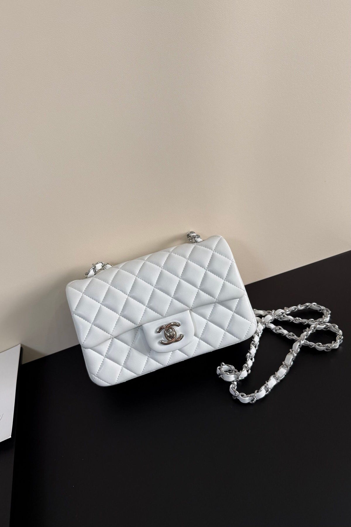 Upgraded version (full leather inside and outside) CF 20cm lambskin. Exclusive product in the market. Please see the pictures for leather details and workmanship. It is perfect. Welcome to compare. 116 silver