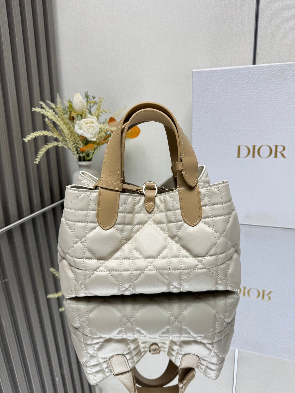 TOUJOURS handbag [new color chalk white with camel rice small size]
