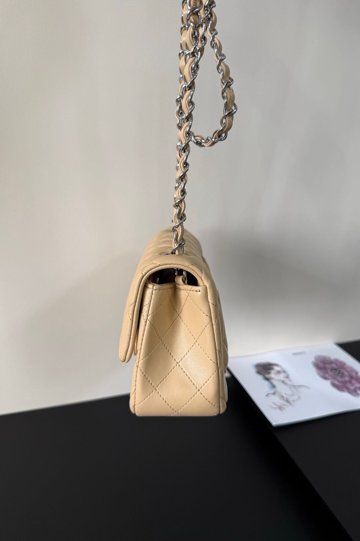 Upgraded version (full leather inside and outside) CF 20cm lambskin. Exclusive good product on the market. Please see the pictures for leather details and workmanship. It is perfect. Welcome to compare. 116 apricot silver buckle.