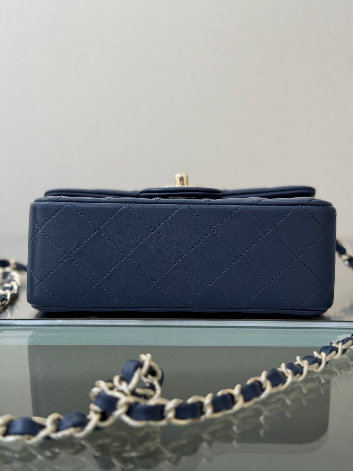 "Classic Flap" Classic large mini bag Aries
