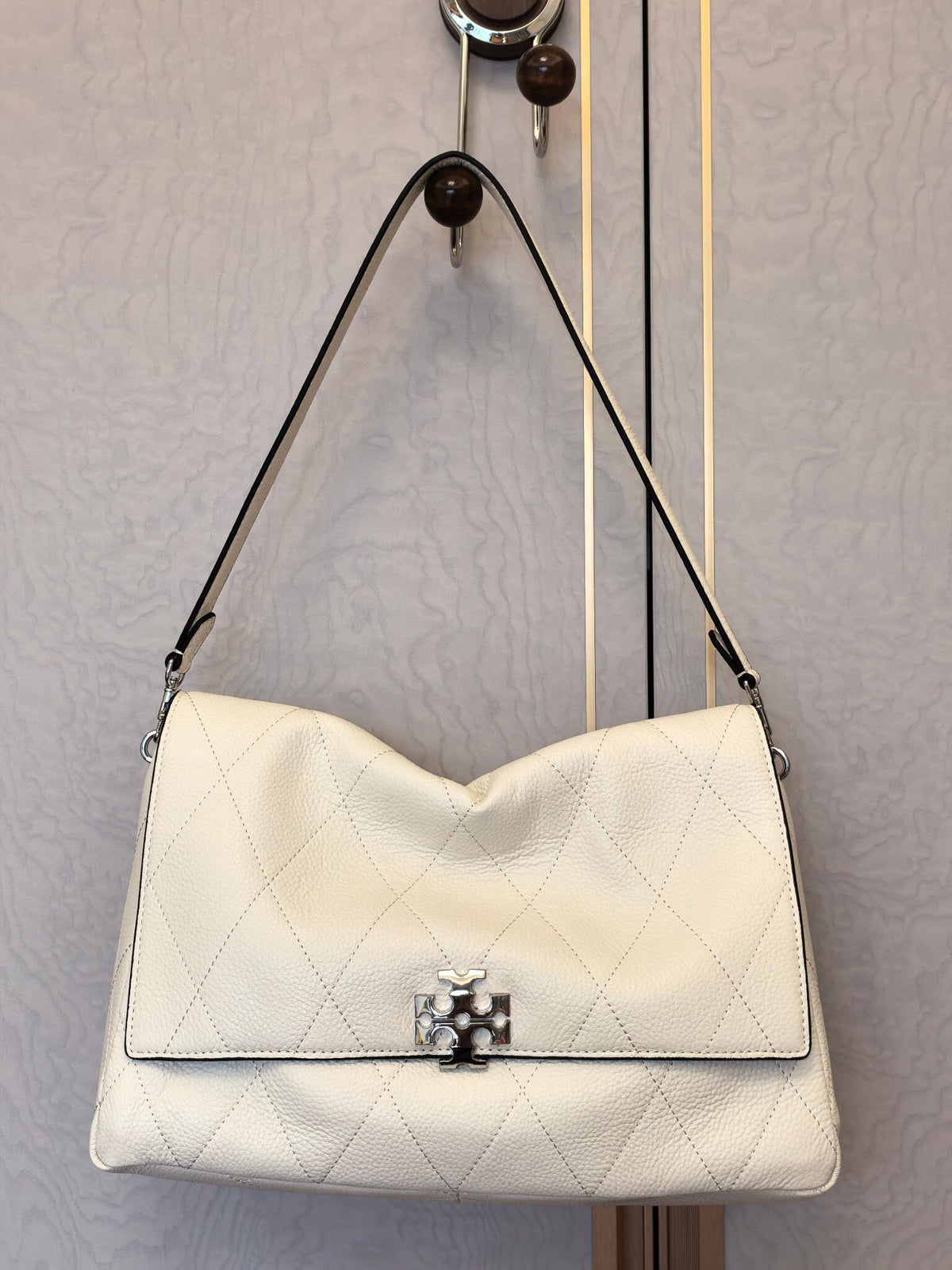 Title: 1520 Large TORY BURCH | Milk White Charlie Quilted Shoulder Collection Milk White Charlie Bag Selection Guide Here Comes the Large Super Energy Pack Commuter Stopper Short Apprentice OK Medium Size Suitable for Daily Street Style Super Atmosphere