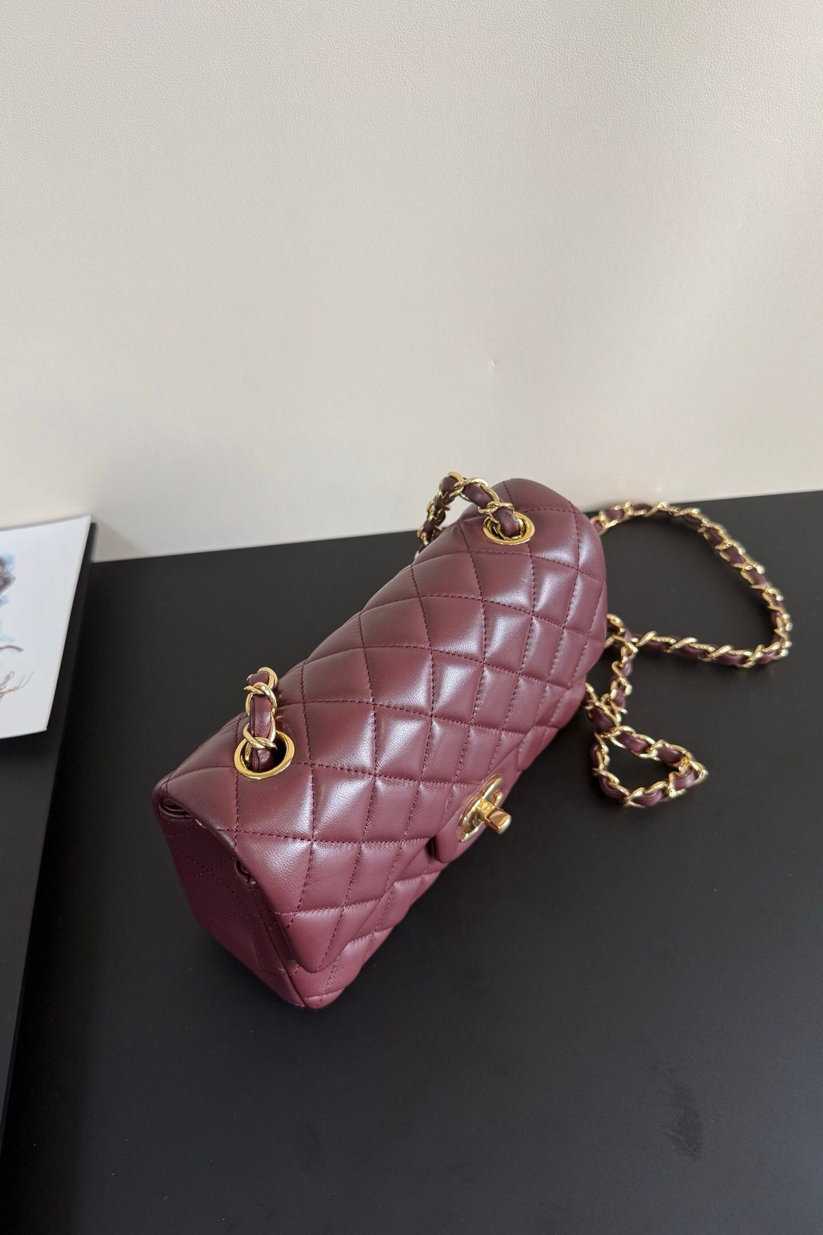 Upgraded version (full leather inside and outside) CF 20cm lambskin. Exclusive good product on the market. Please see the pictures for leather details and workmanship. It is perfect. Welcome to compare. 116 maroon gold buckle.